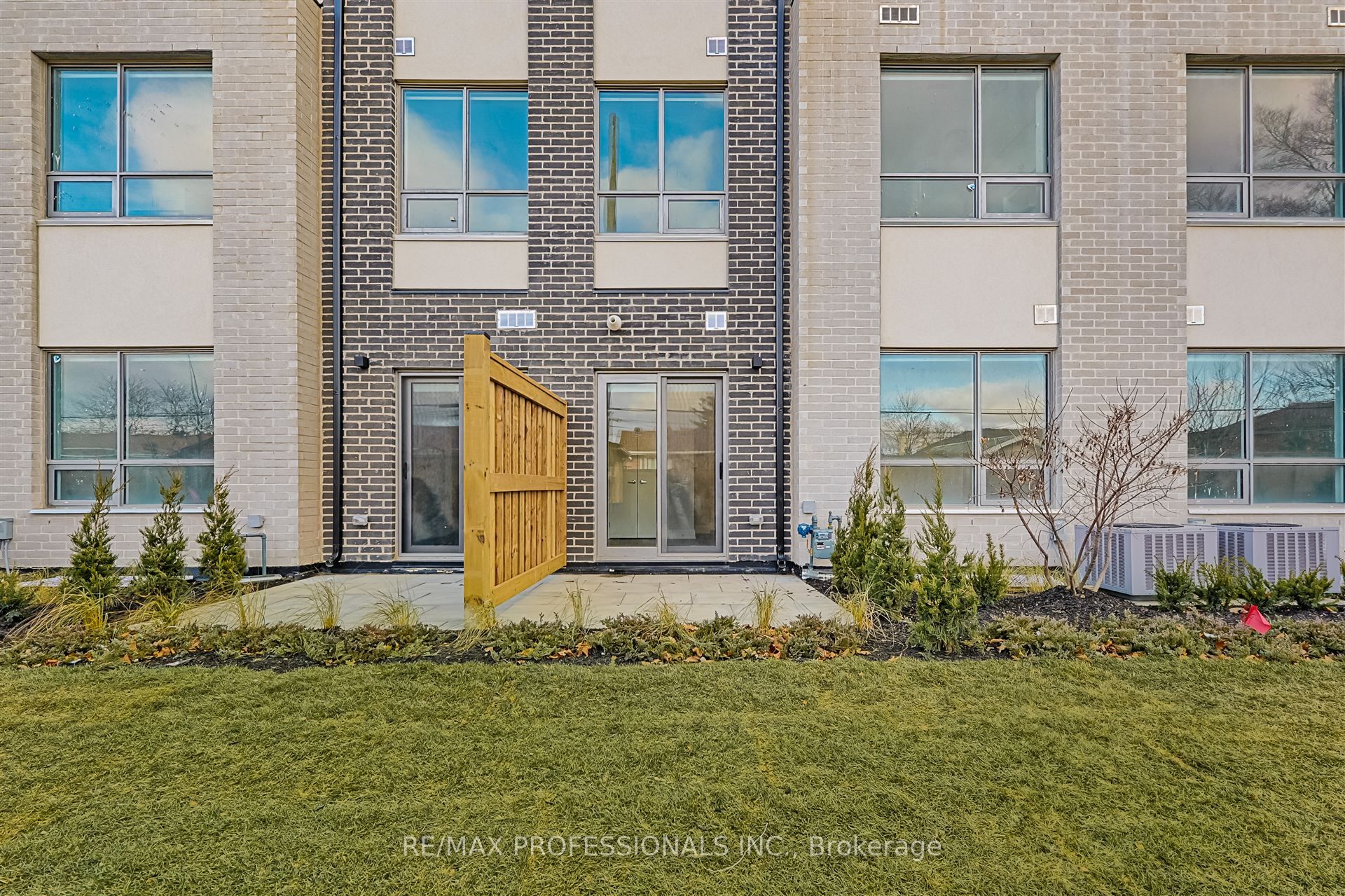 #112 - 62 Dixfield Drive Property Photo 22