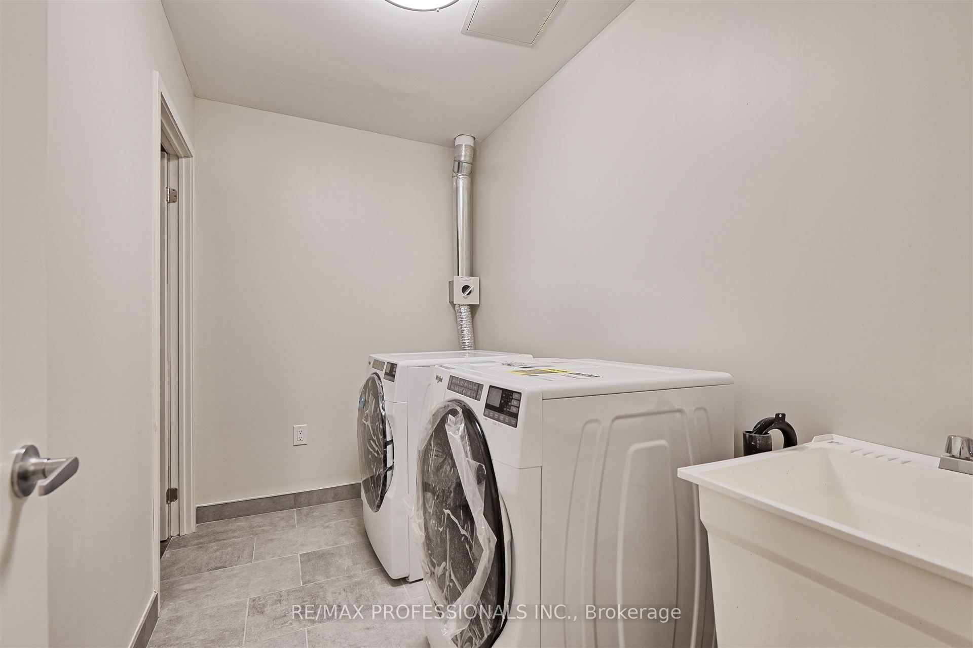 #118 - 62 Dixfield Drive Property Photo 17