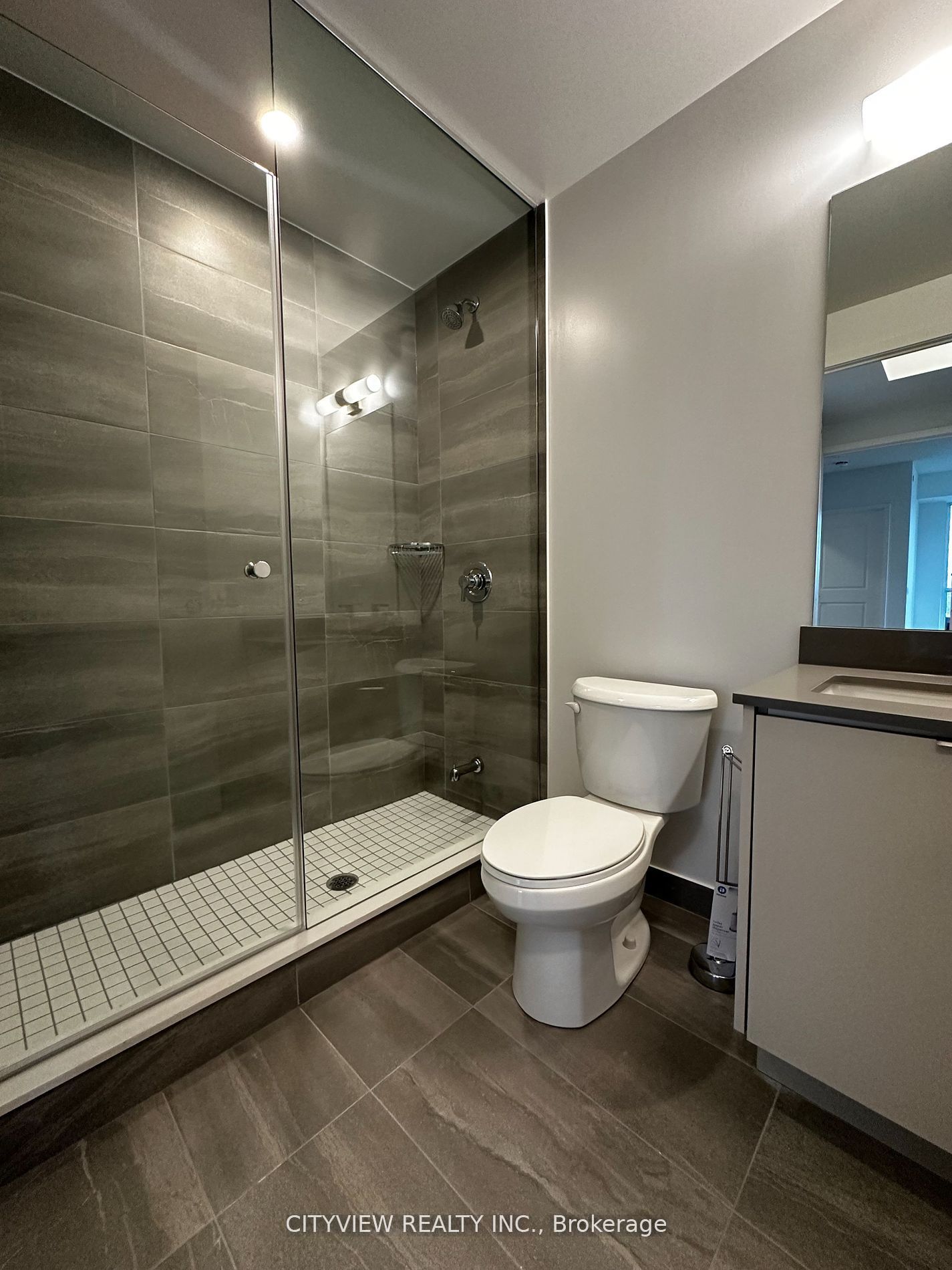 202 Burnhamthorpe Road E 1803 Property Photo 14
