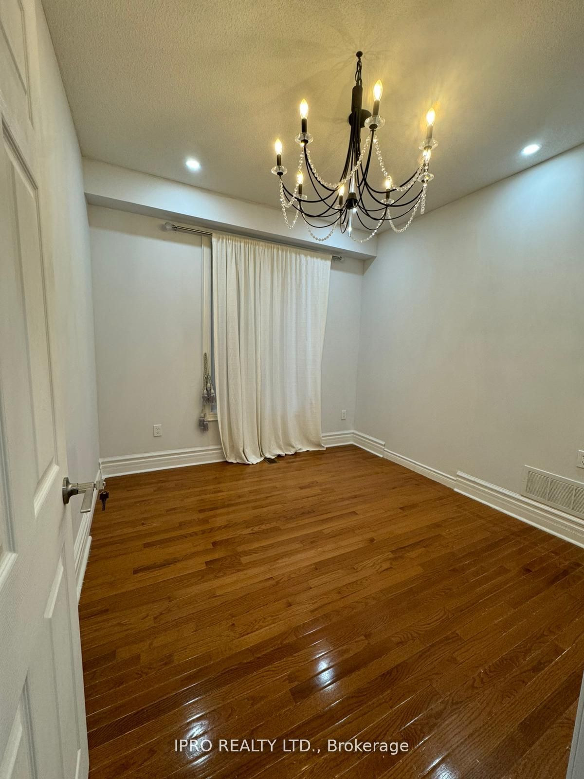 102 Southlake Boulevard Room 1 Property Photo 9