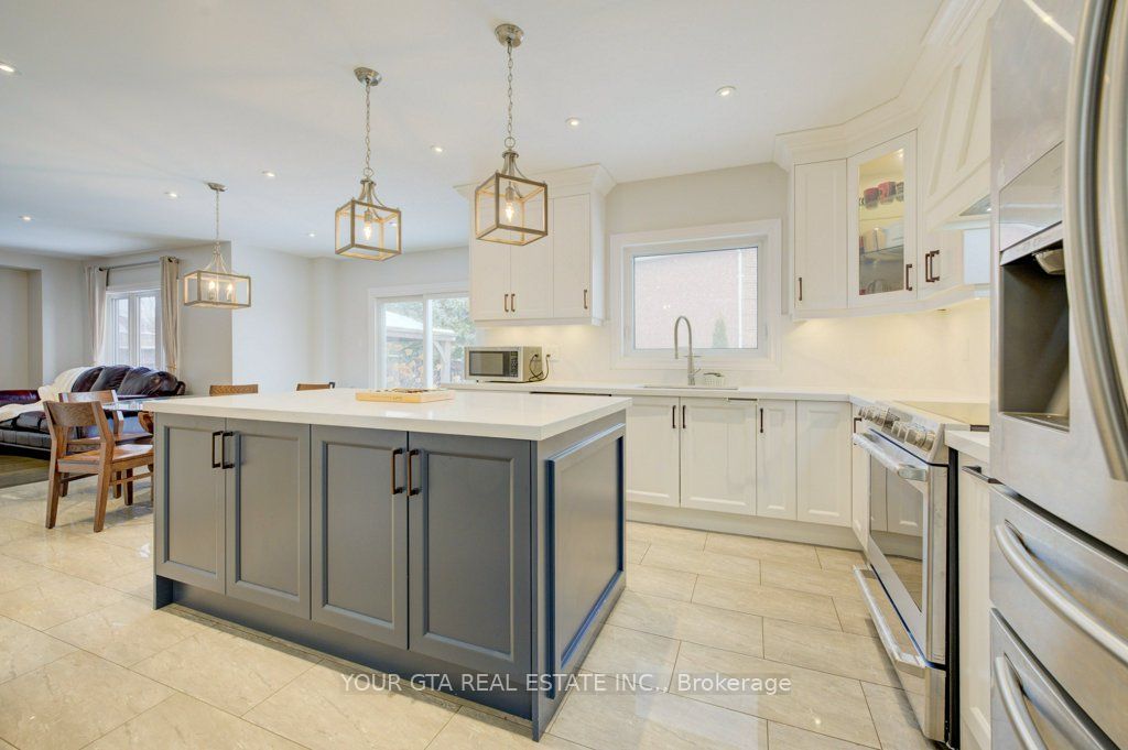 6361 Donway Drive Property Photo 8