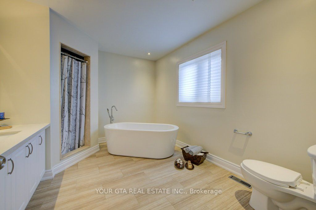 6361 Donway Drive Property Photo 14