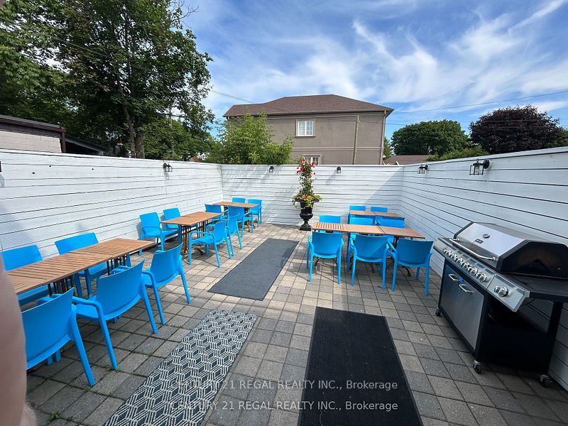 #662 - 664 The Queensway Property Photo 4