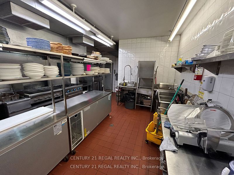 #662 - 664 The Queensway Property Photo 5