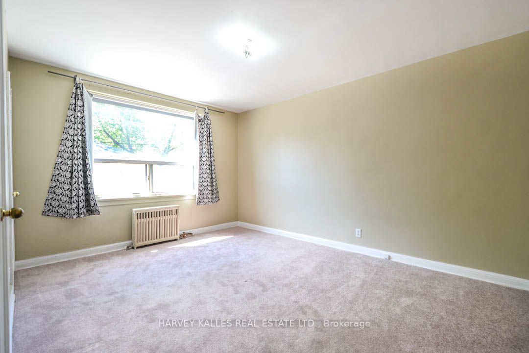90 Trethewey Drive Property Photo 8