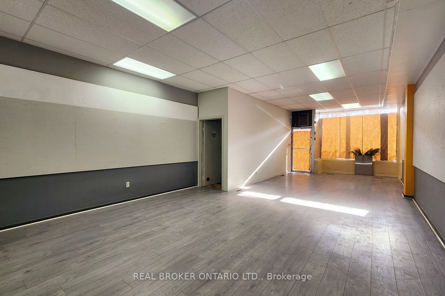 1684 St Clair Avenue Property Photo 5