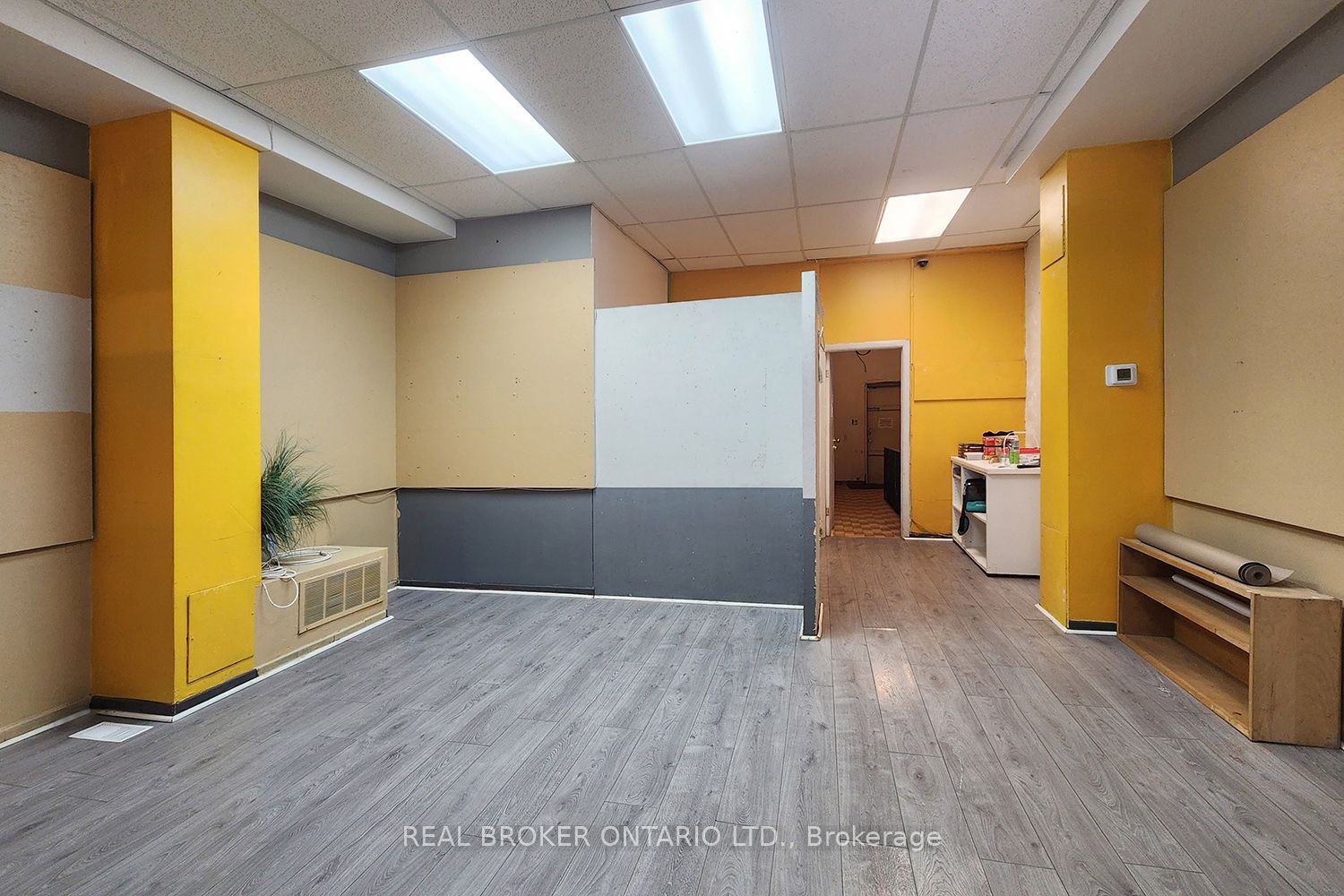 1684 St Clair Avenue Property Photo 6