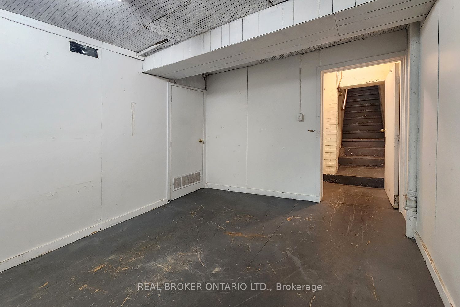 1684 St Clair Avenue Property Photo 8