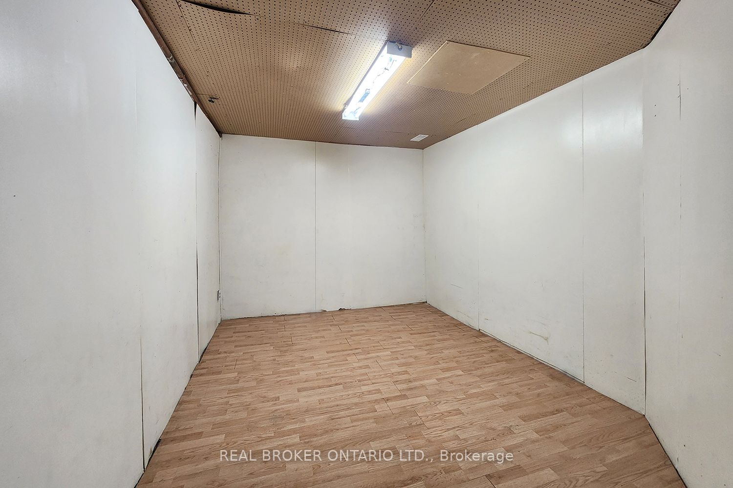 1684 St Clair Avenue Property Photo 10