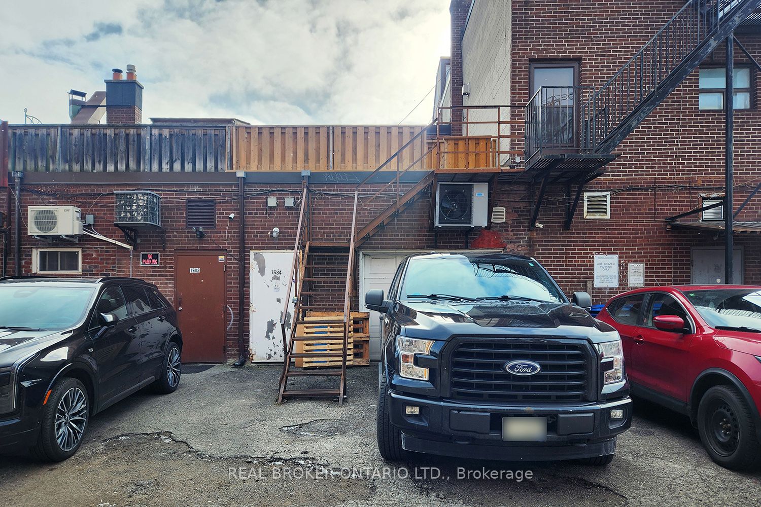 1684 St Clair Avenue Property Photo 15