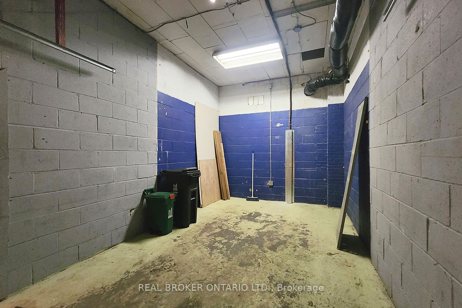 1684 St Clair Avenue Property Photo 16