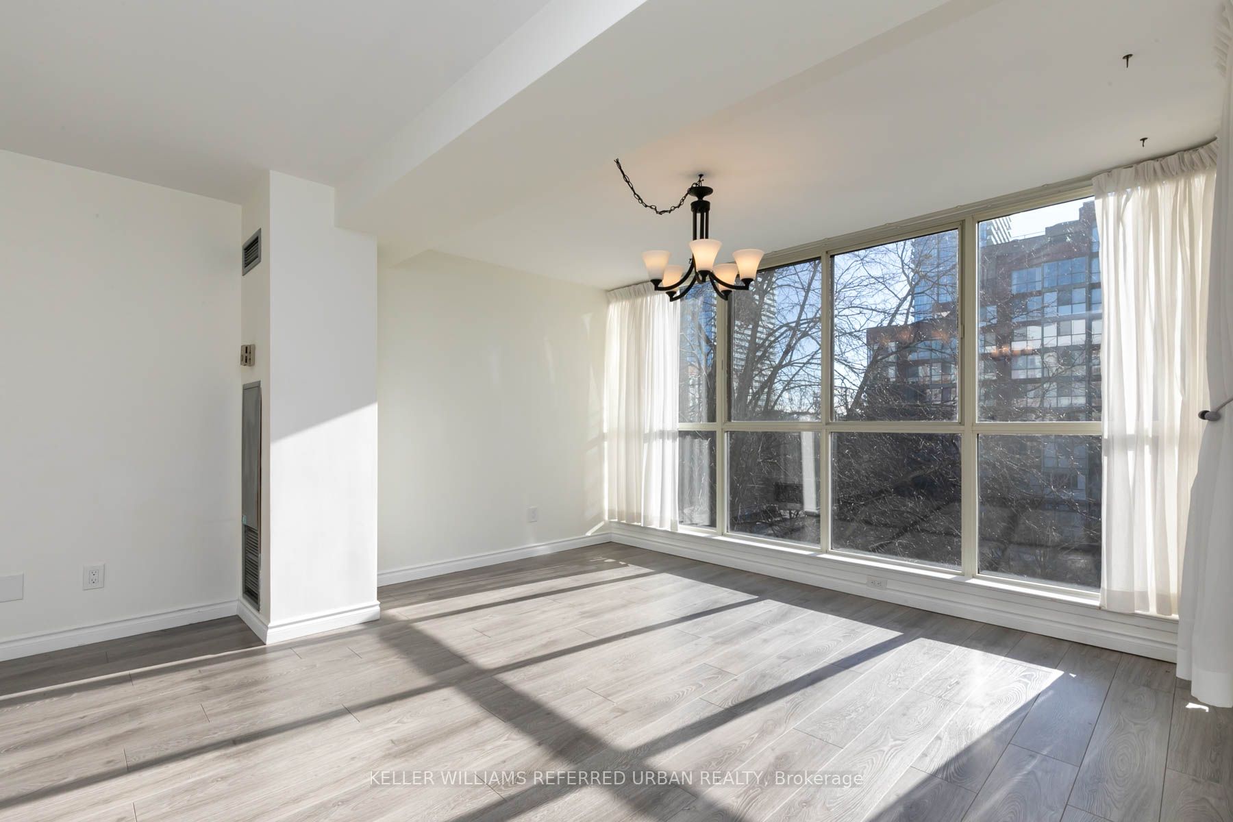 #452 - 24 Southport Street Property Photo 8
