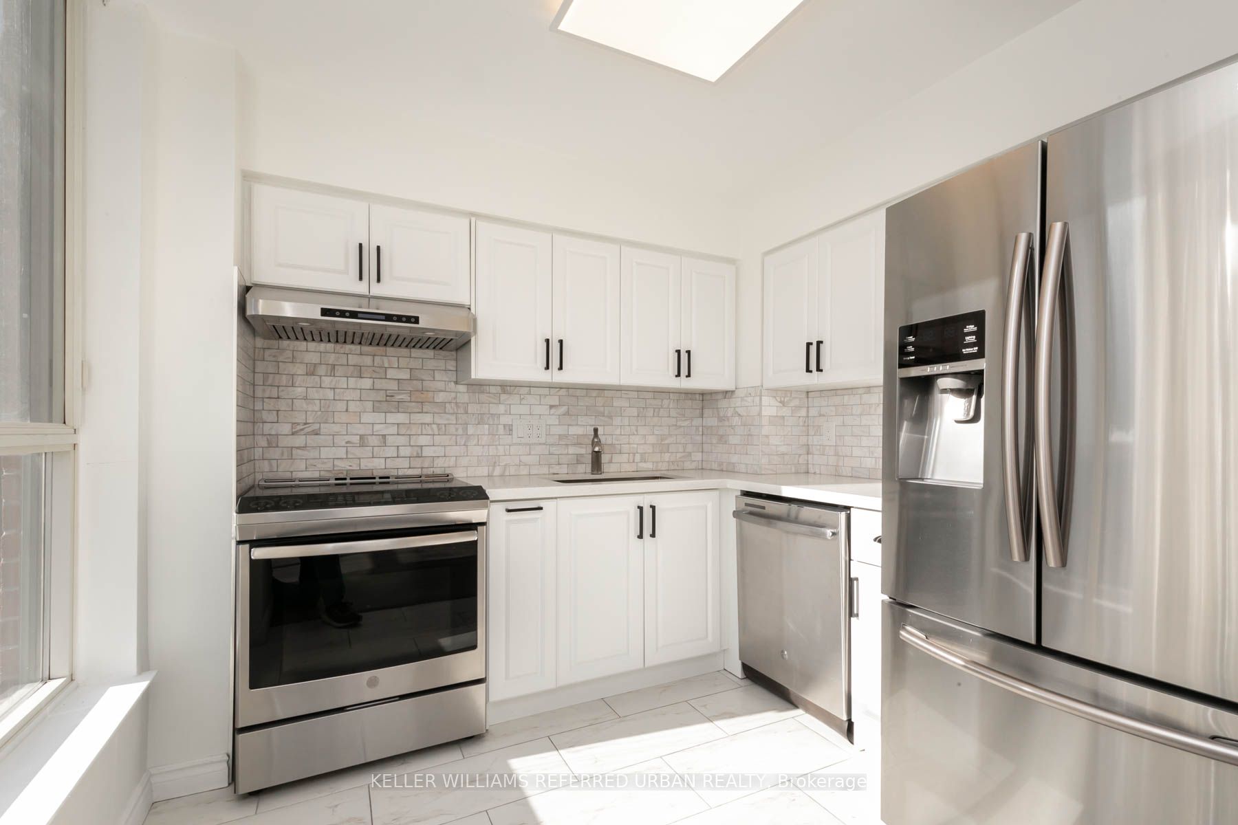 #452 - 24 Southport Street Property Photo 11