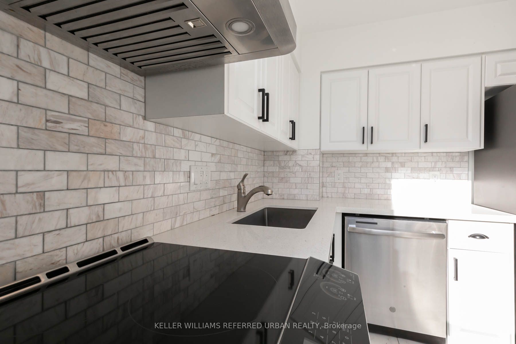 #452 - 24 Southport Street Property Photo 12