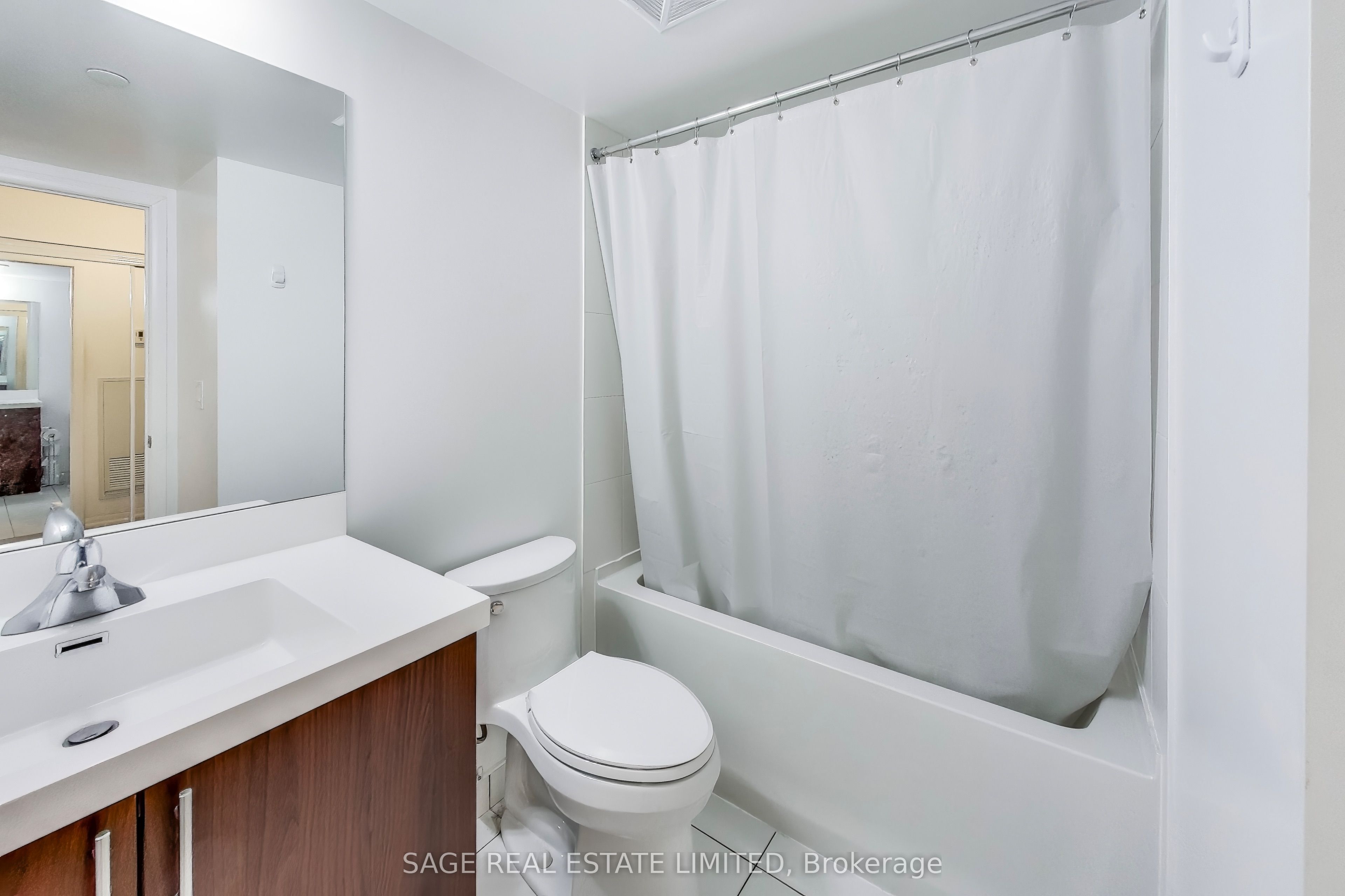 #505 - 830 Lawrence Avenue Property Photo 8