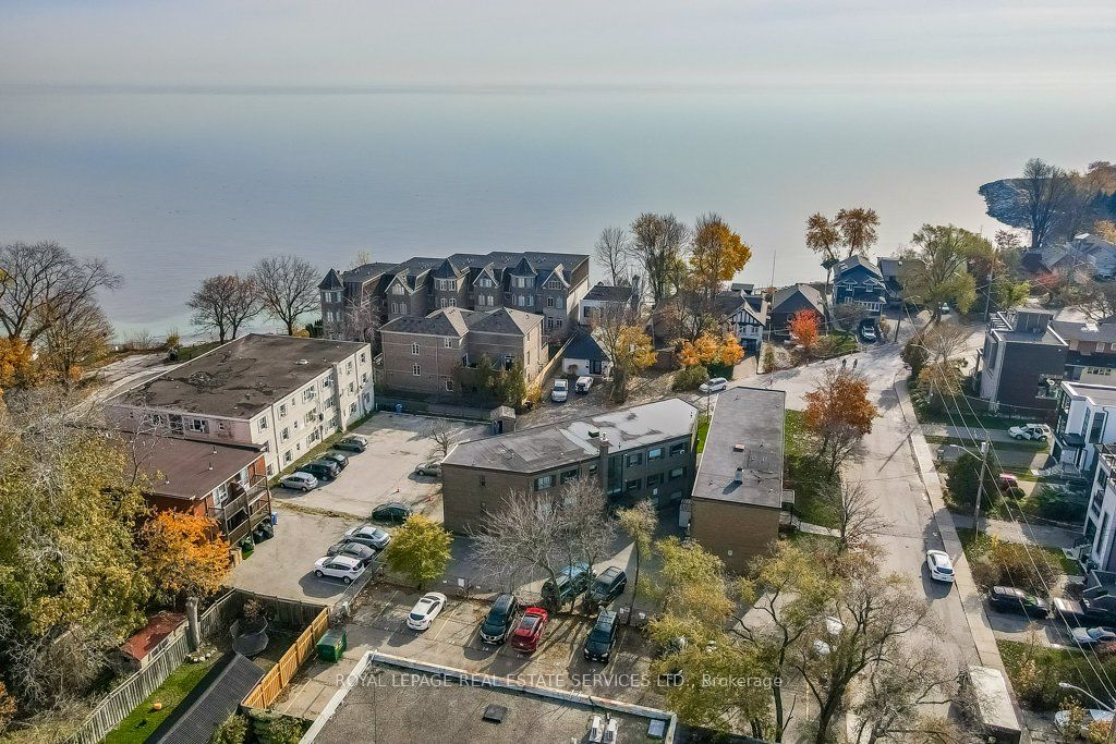 8 Lake Shore Drive Property Photo 12
