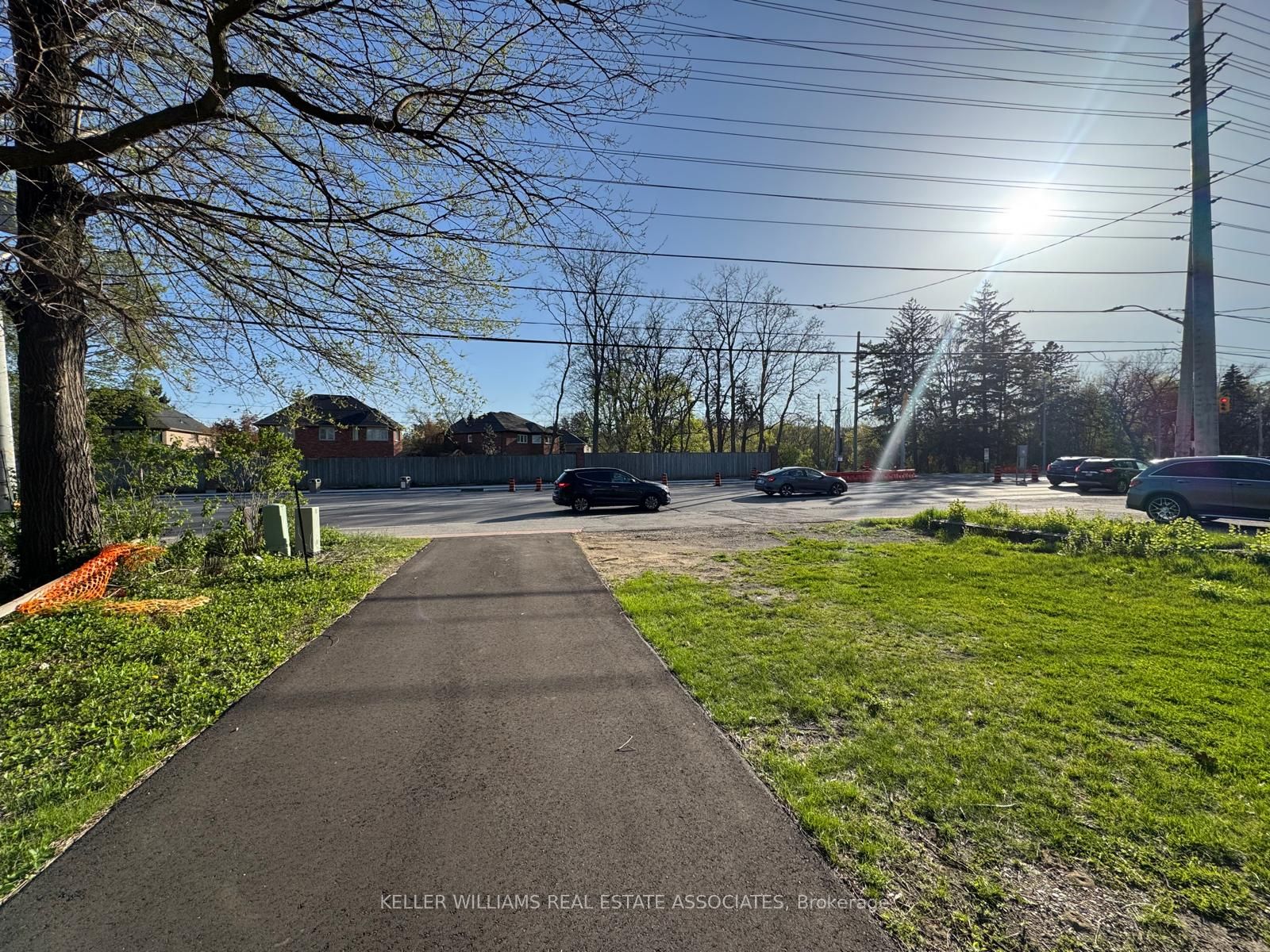 #full Building - 1561 Hurontario Street Property Photo 3