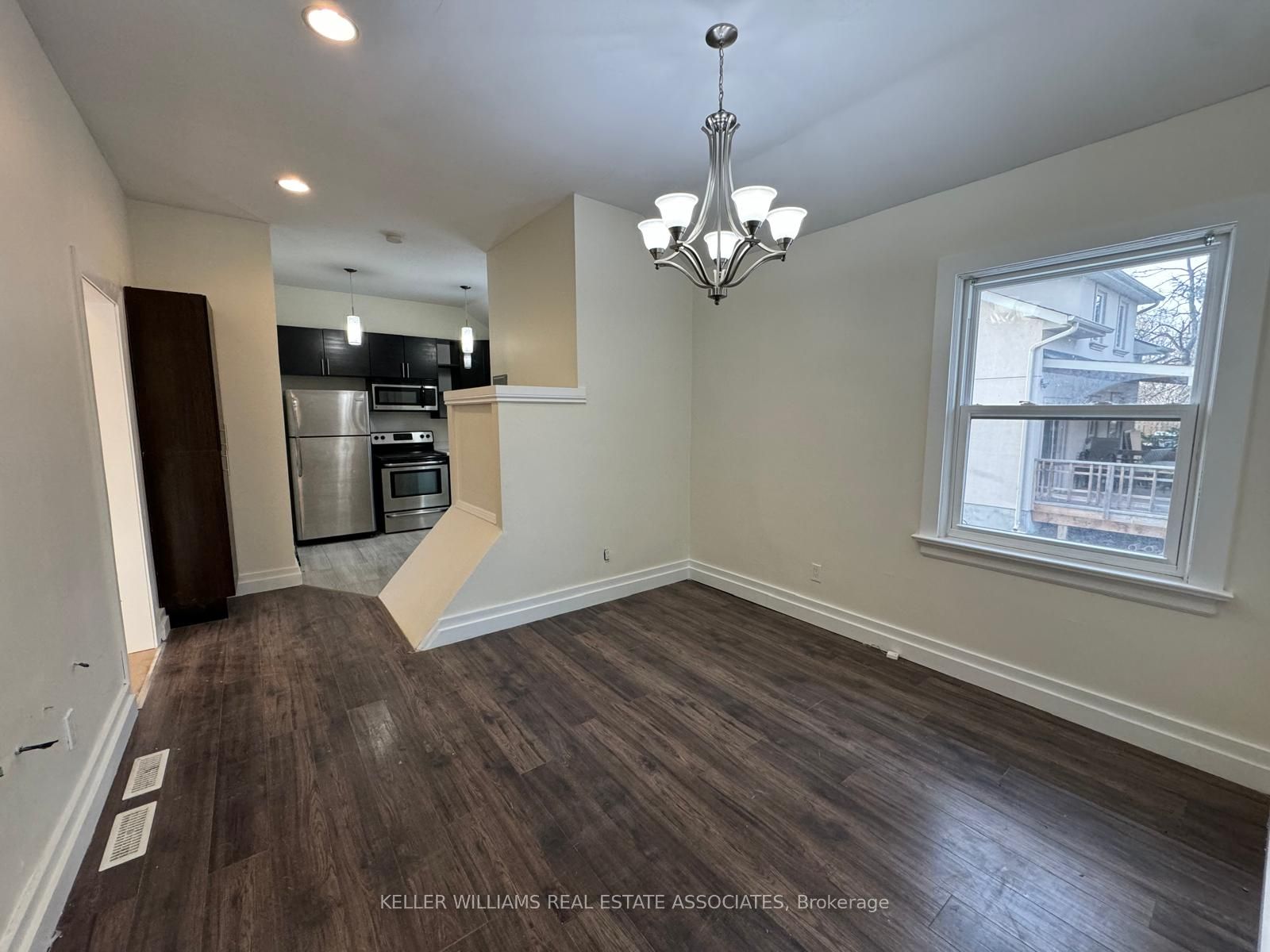 #full Building - 1561 Hurontario Street Property Photo 7