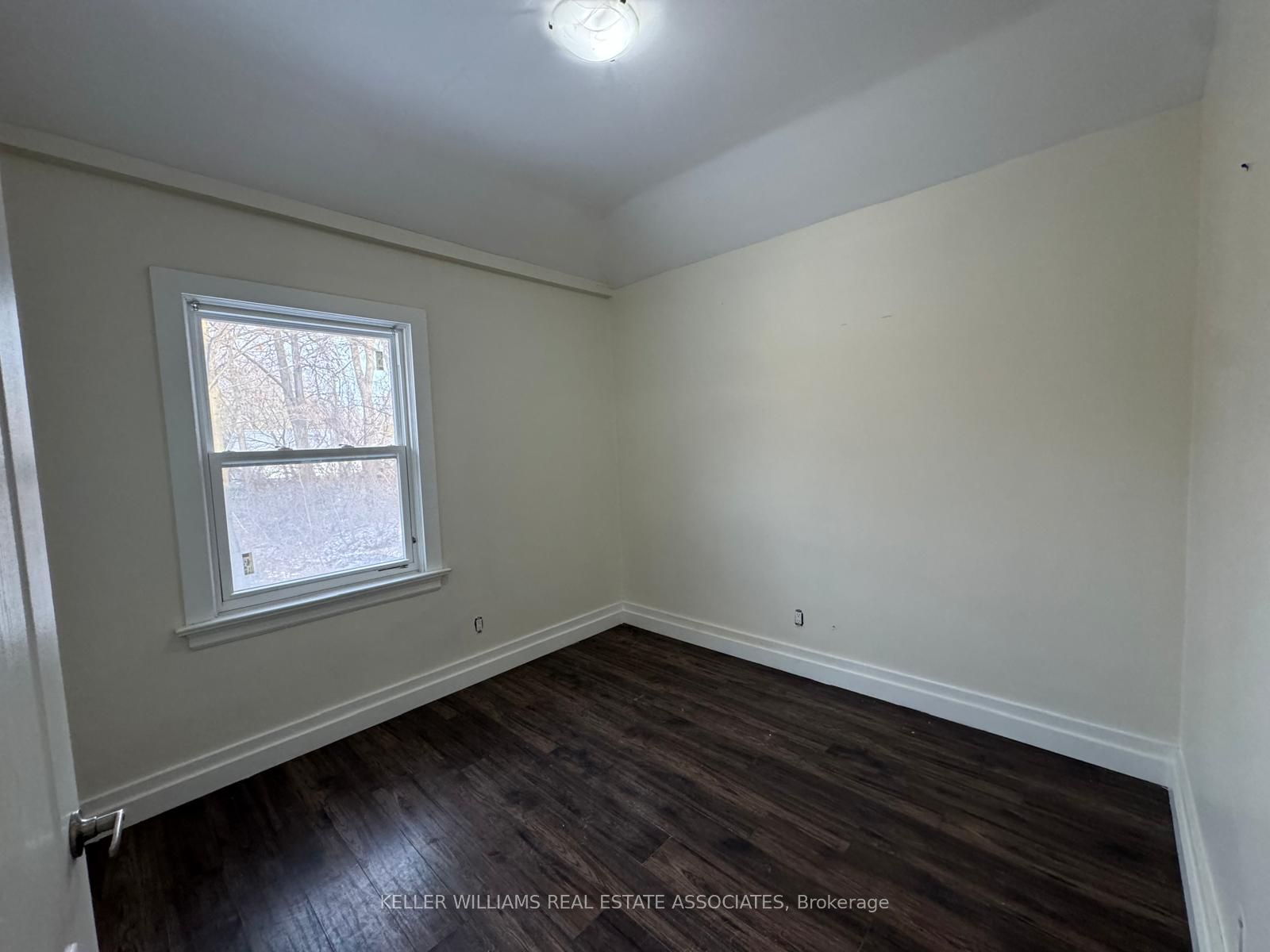 #full Building - 1561 Hurontario Street Property Photo 9