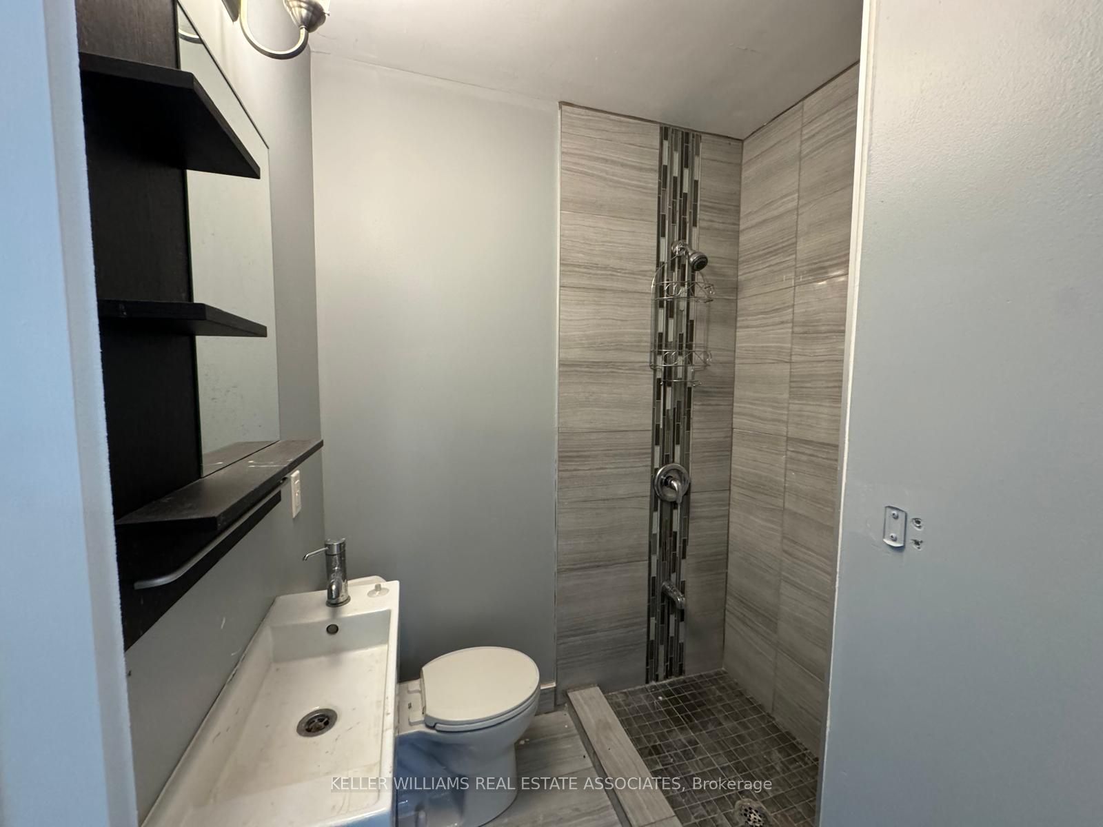 #full Building - 1561 Hurontario Street Property Photo 11