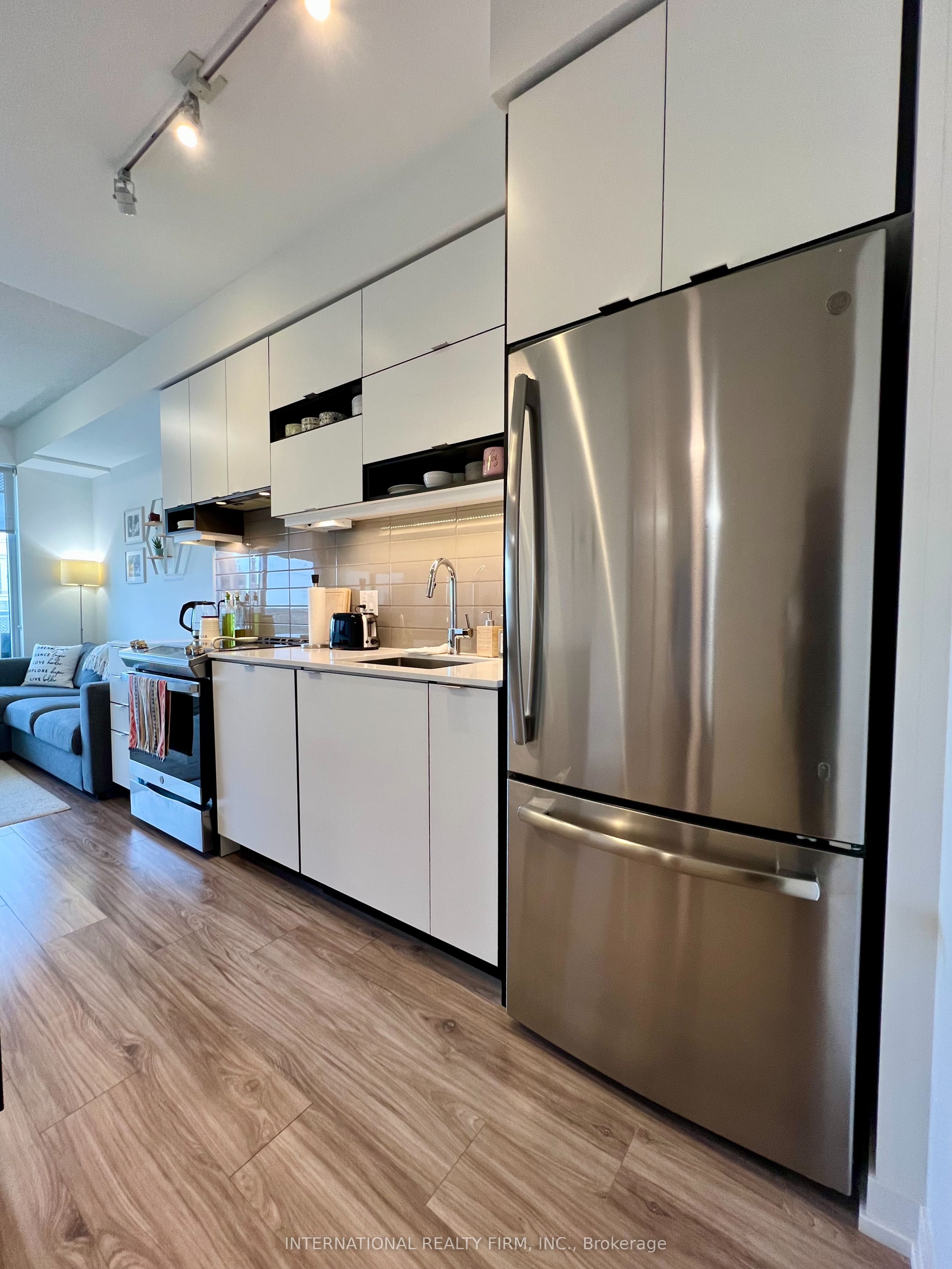 #2605 - 4065 Confederation Parkway Property Photo 6