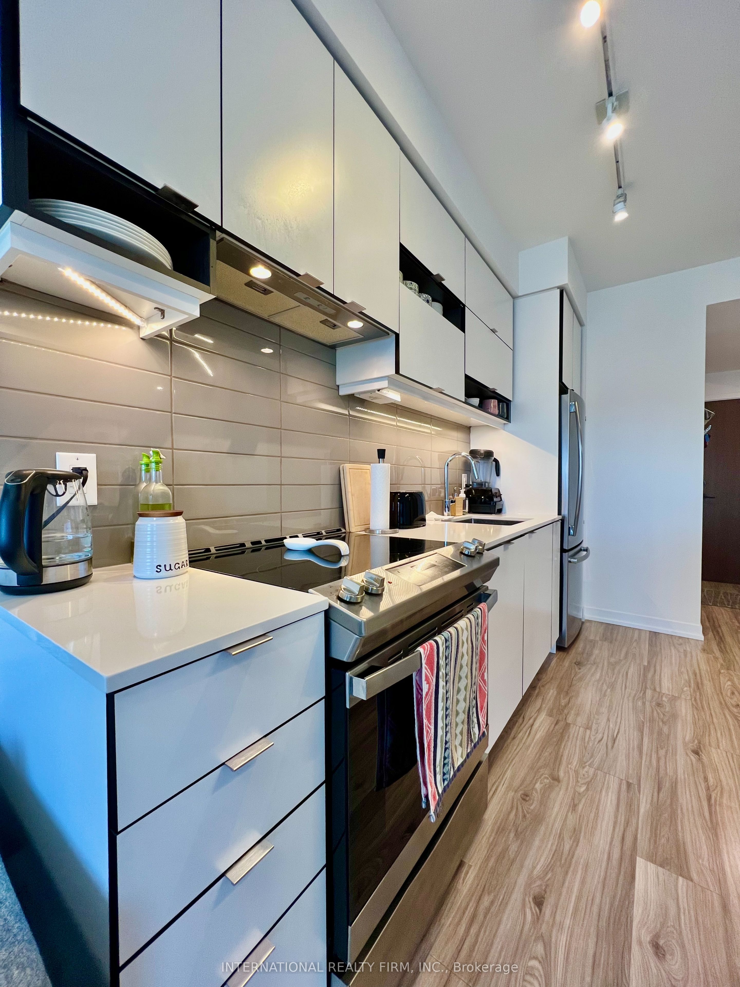 #2605 - 4065 Confederation Parkway Property Photo 7