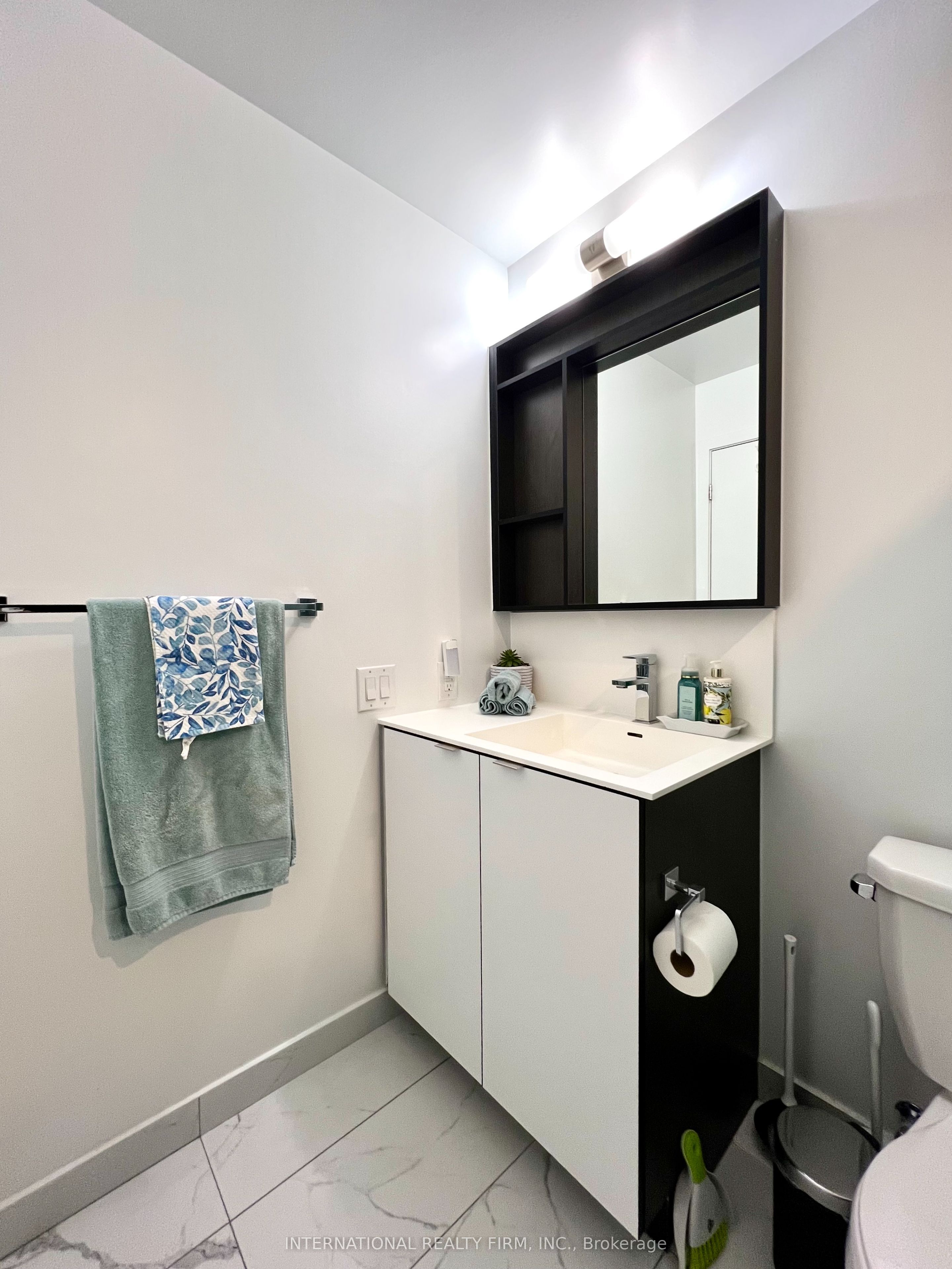 #2605 - 4065 Confederation Parkway Property Photo 9