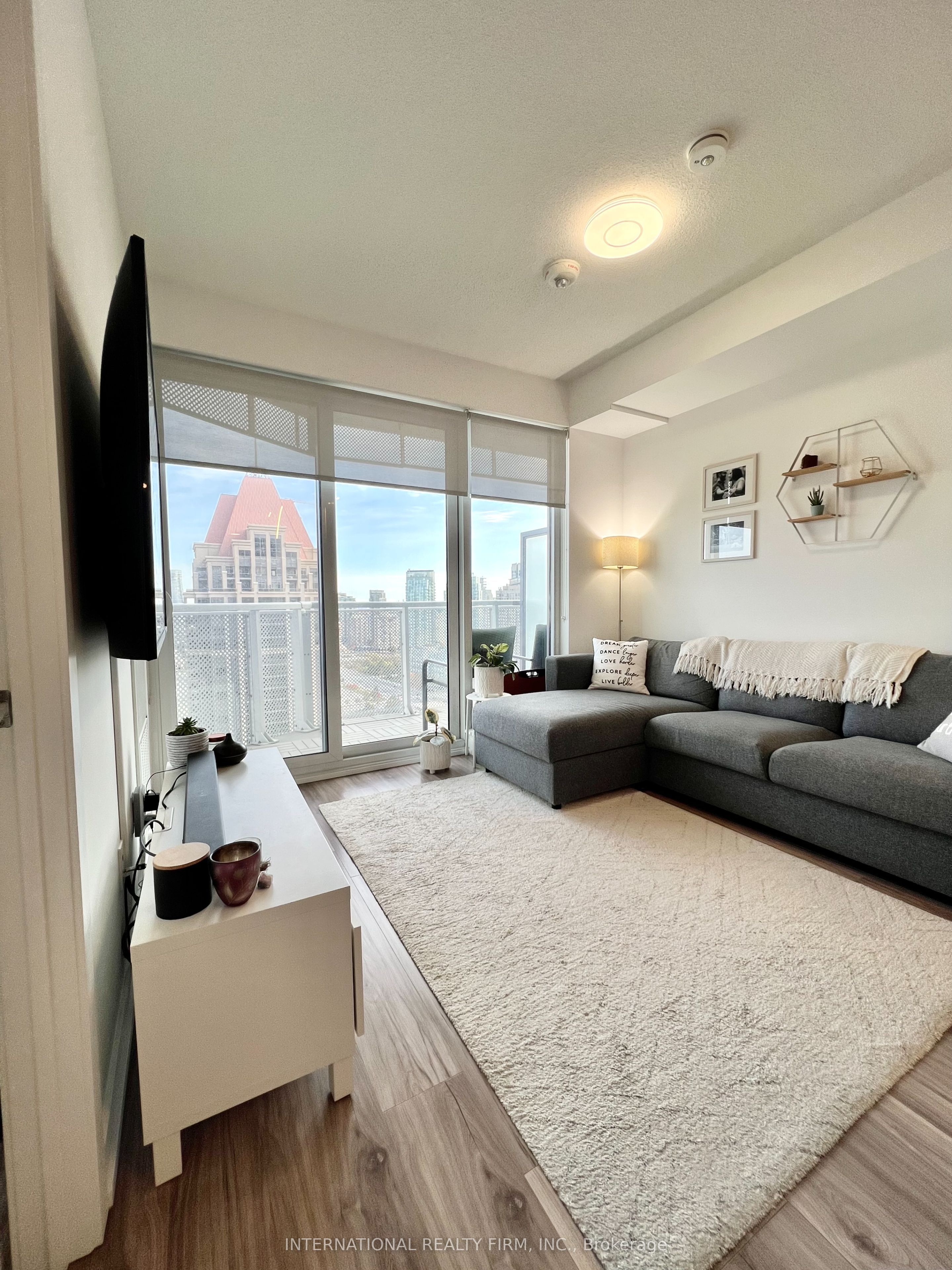 #2605 - 4065 Confederation Parkway Property Photo 11