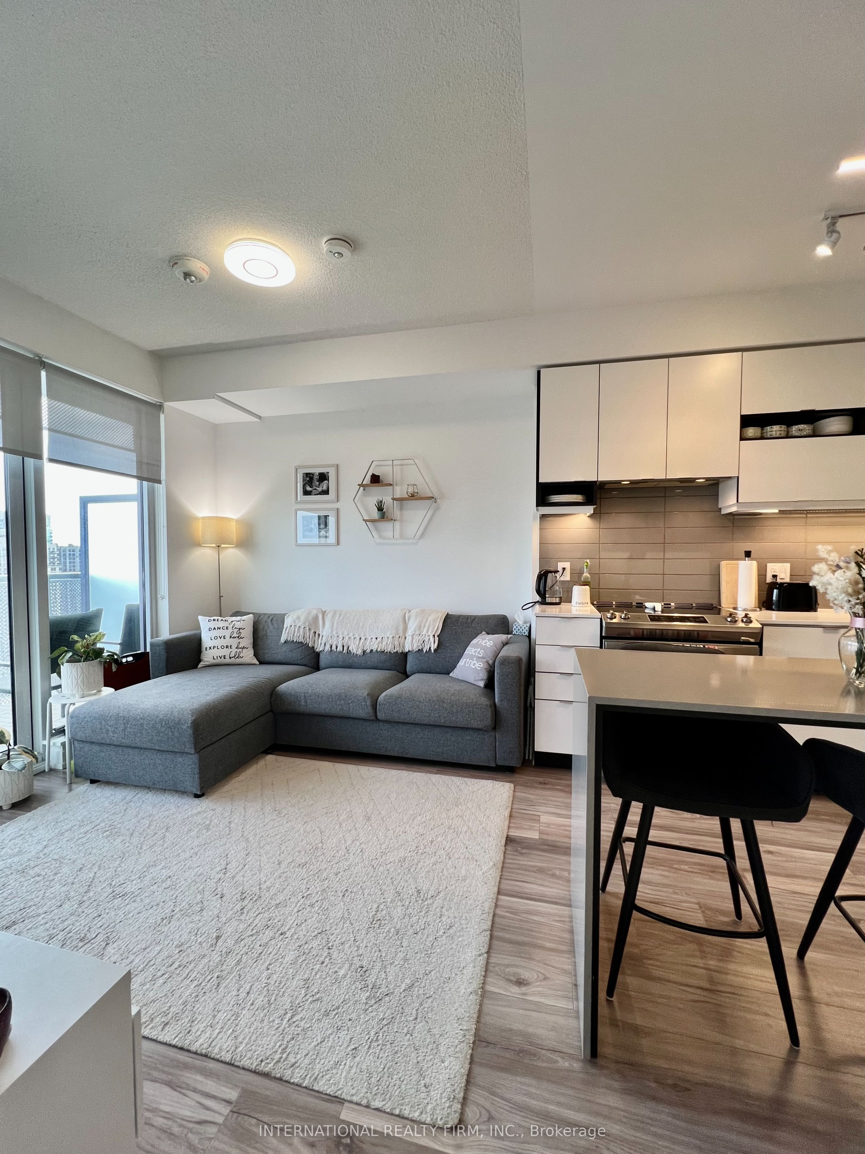 #2605 - 4065 Confederation Parkway Property Photo 12