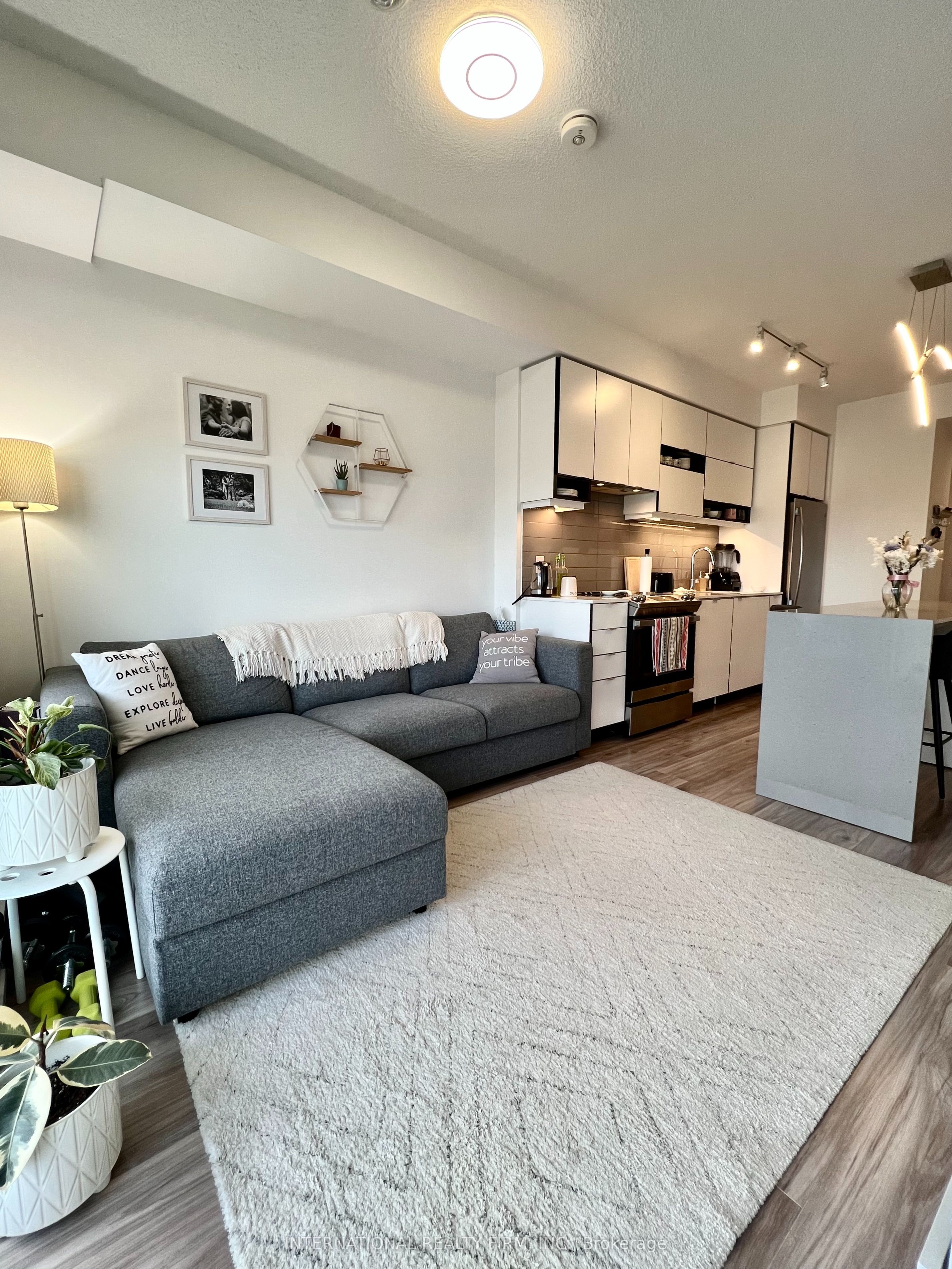 #2605 - 4065 Confederation Parkway Property Photo 14