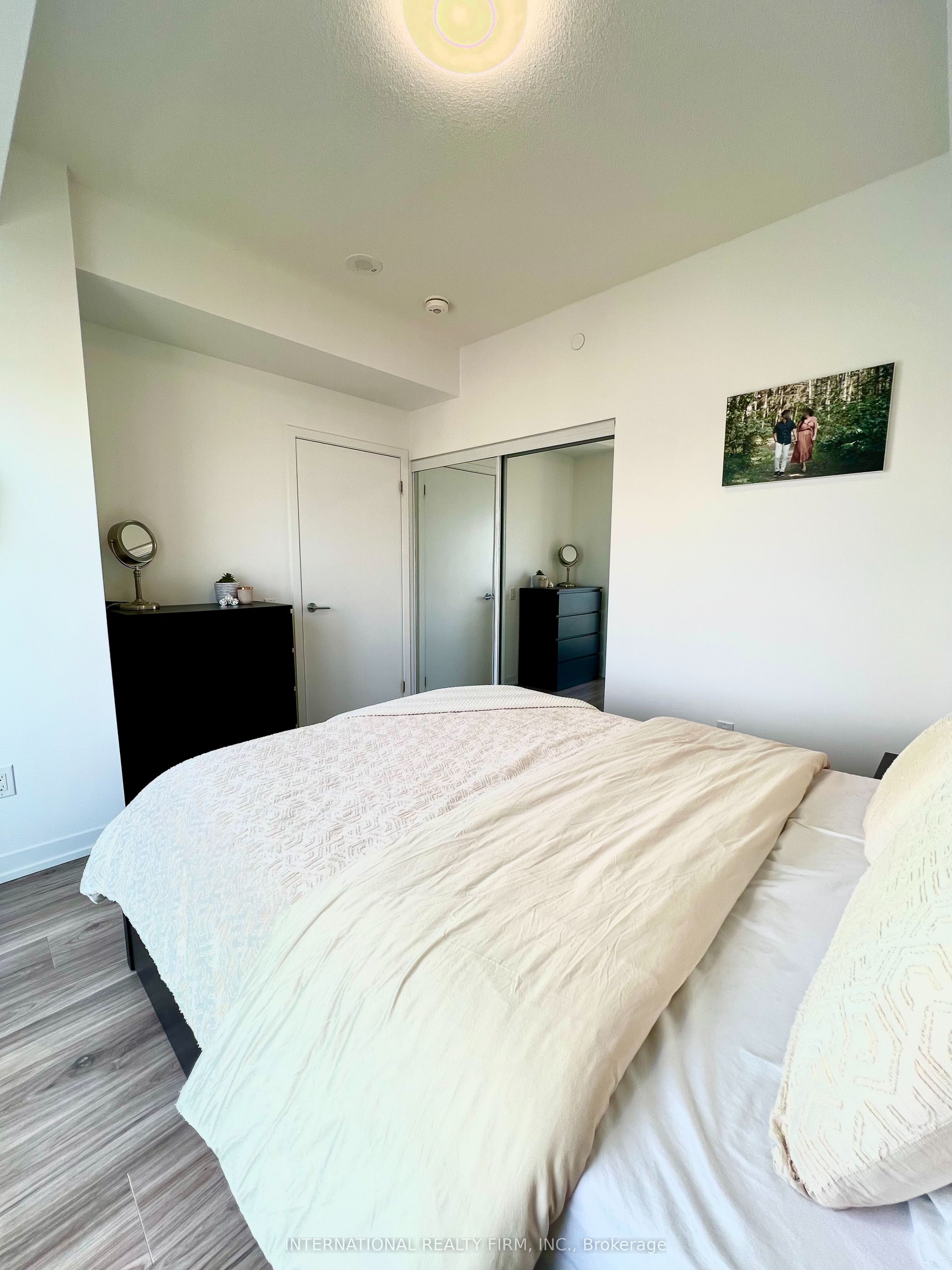 #2605 - 4065 Confederation Parkway Property Photo 16
