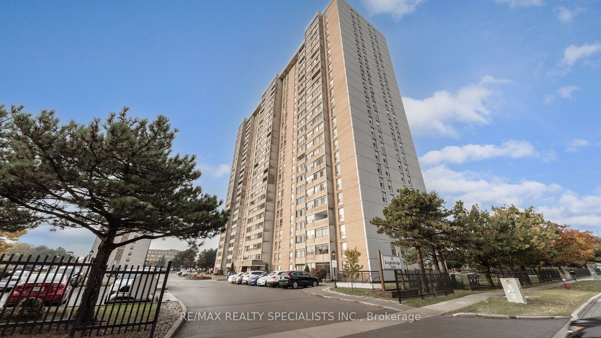 #1011 - 18 Knightsbridge Road Property Photo 1