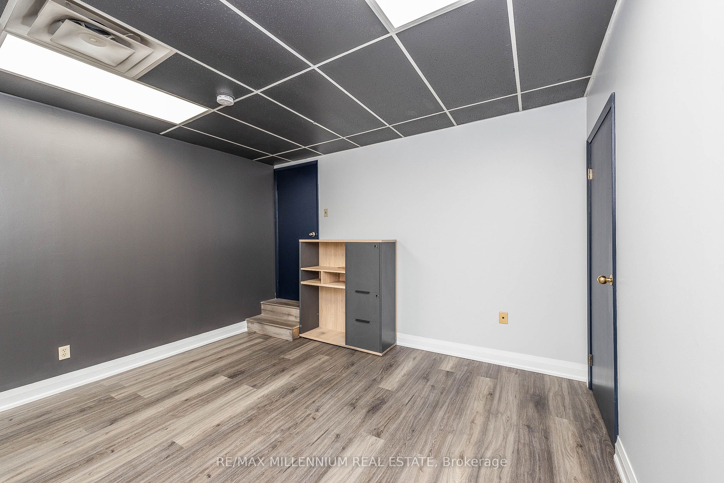 #107 - 1300 Steeles Avenue Property Photo 8