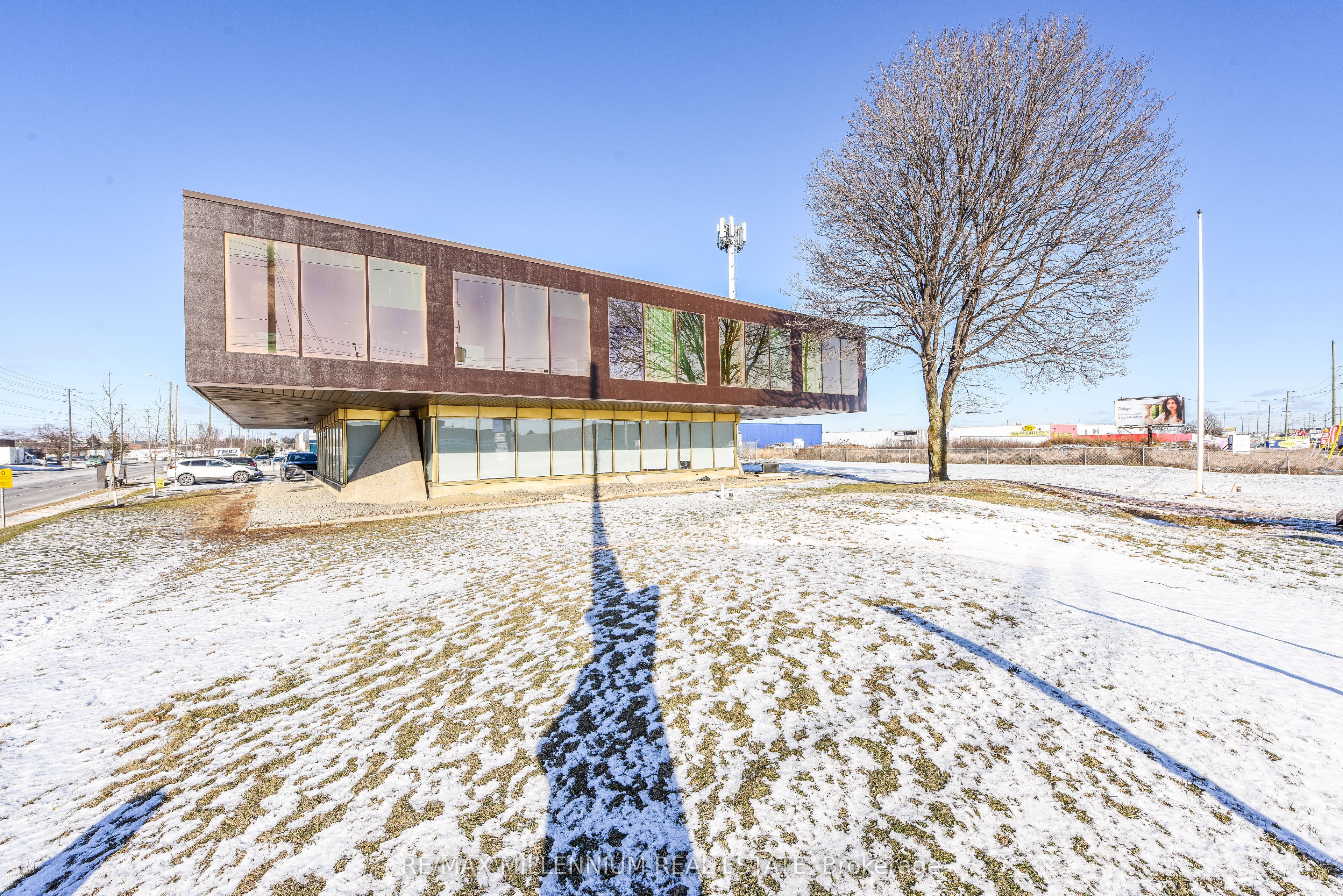 #202 - 1300 Steeles Avenue Property Photo 2