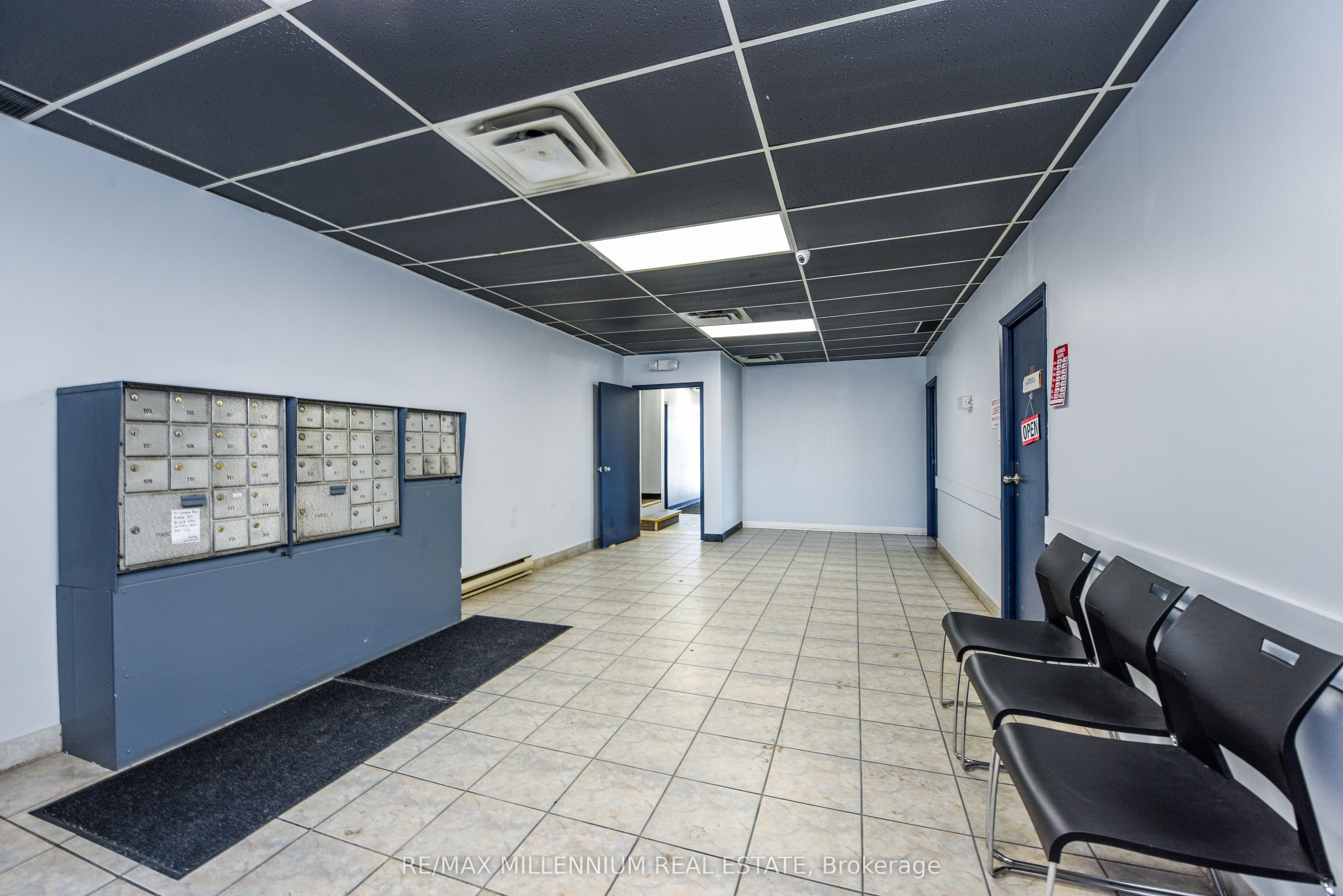 #202 - 1300 Steeles Avenue Property Photo 5