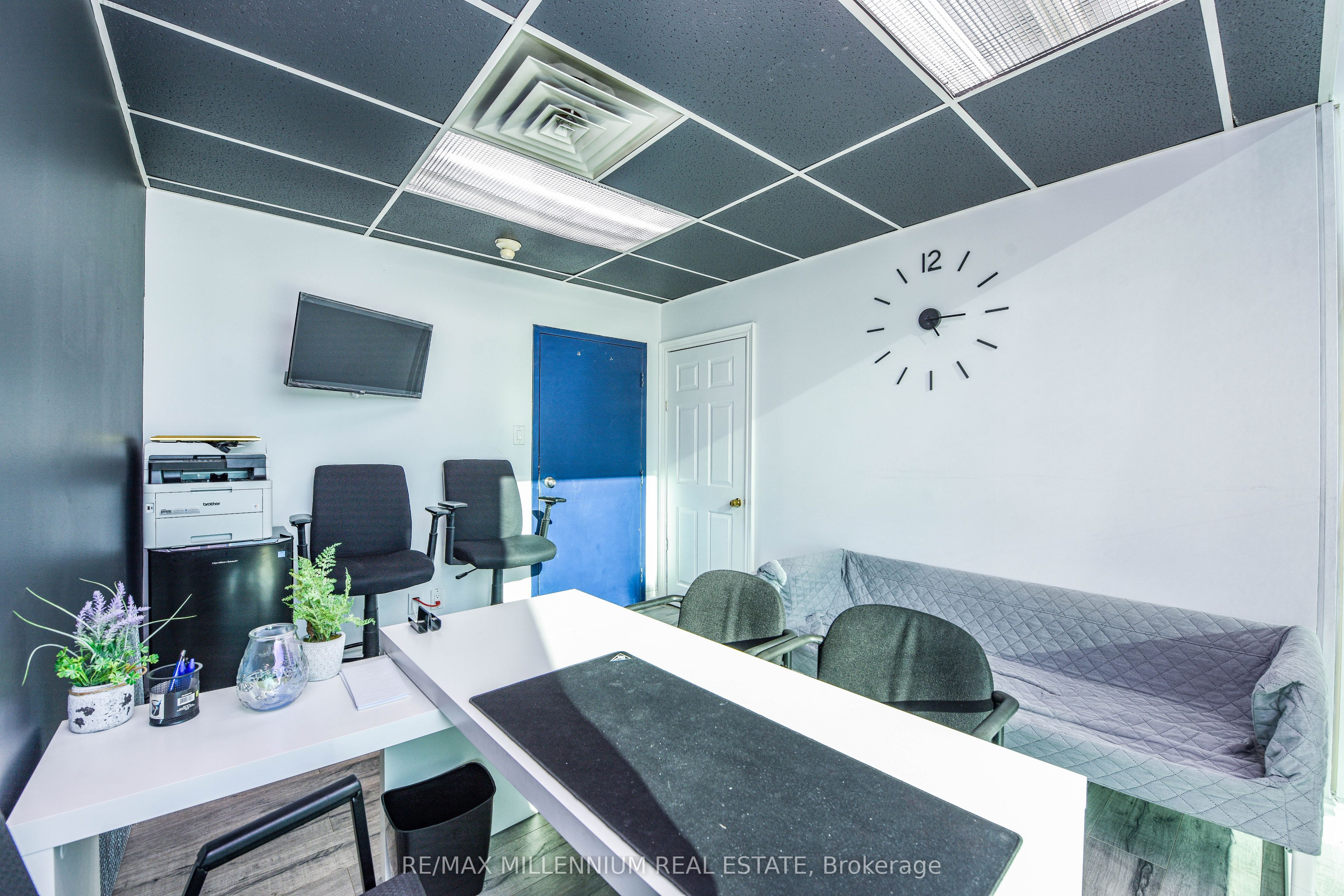 #202 - 1300 Steeles Avenue Property Photo 11