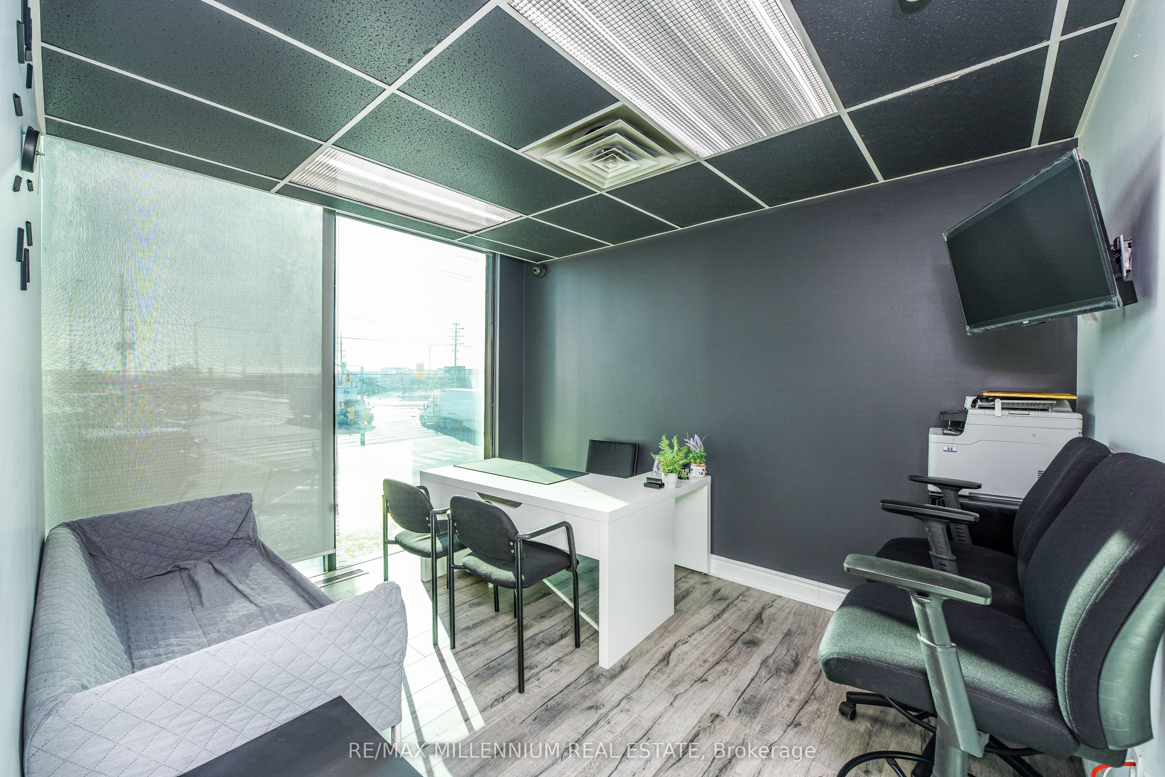#202 - 1300 Steeles Avenue Property Photo 12