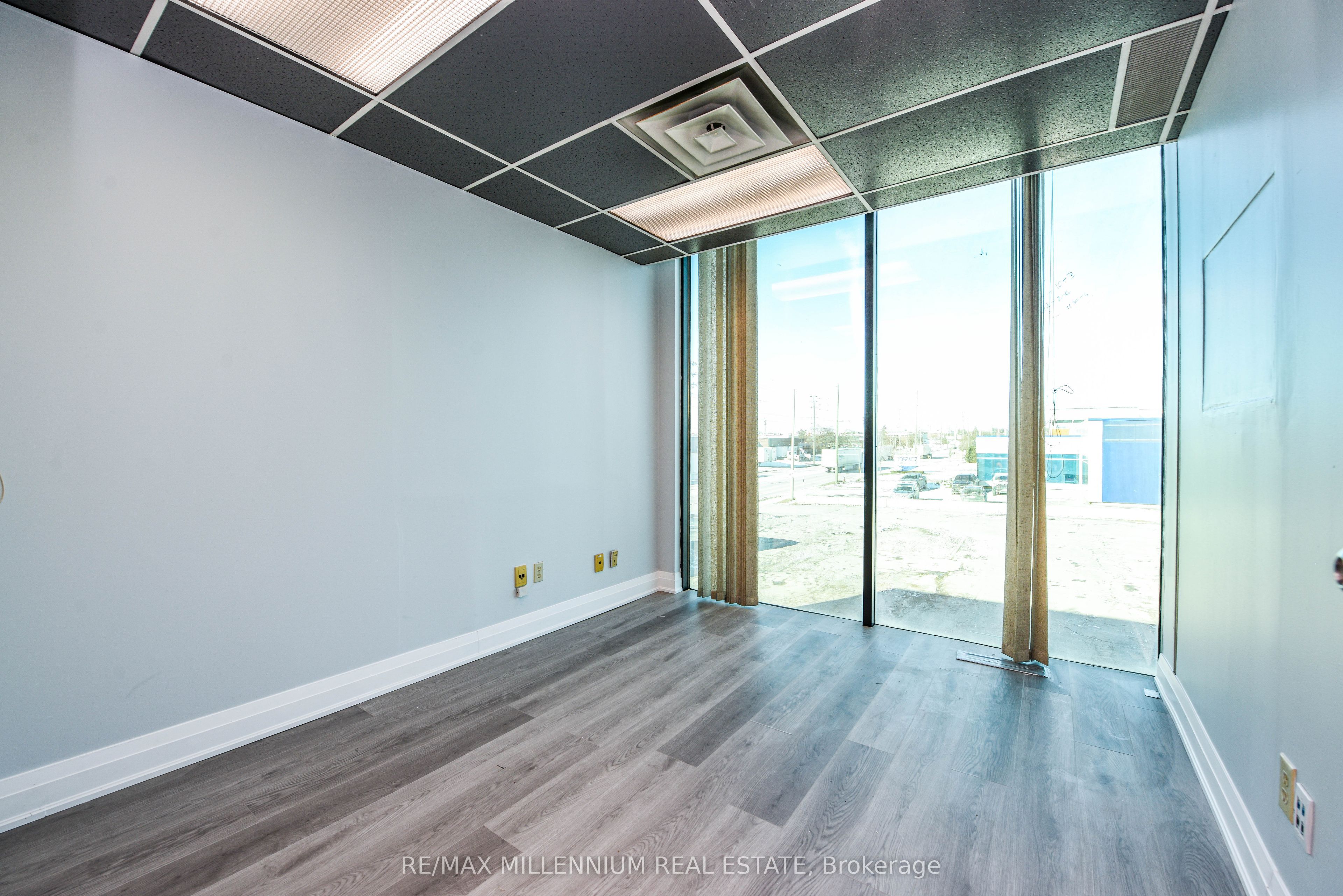 #224 - 1300 Steeles Avenue Property Photo 8