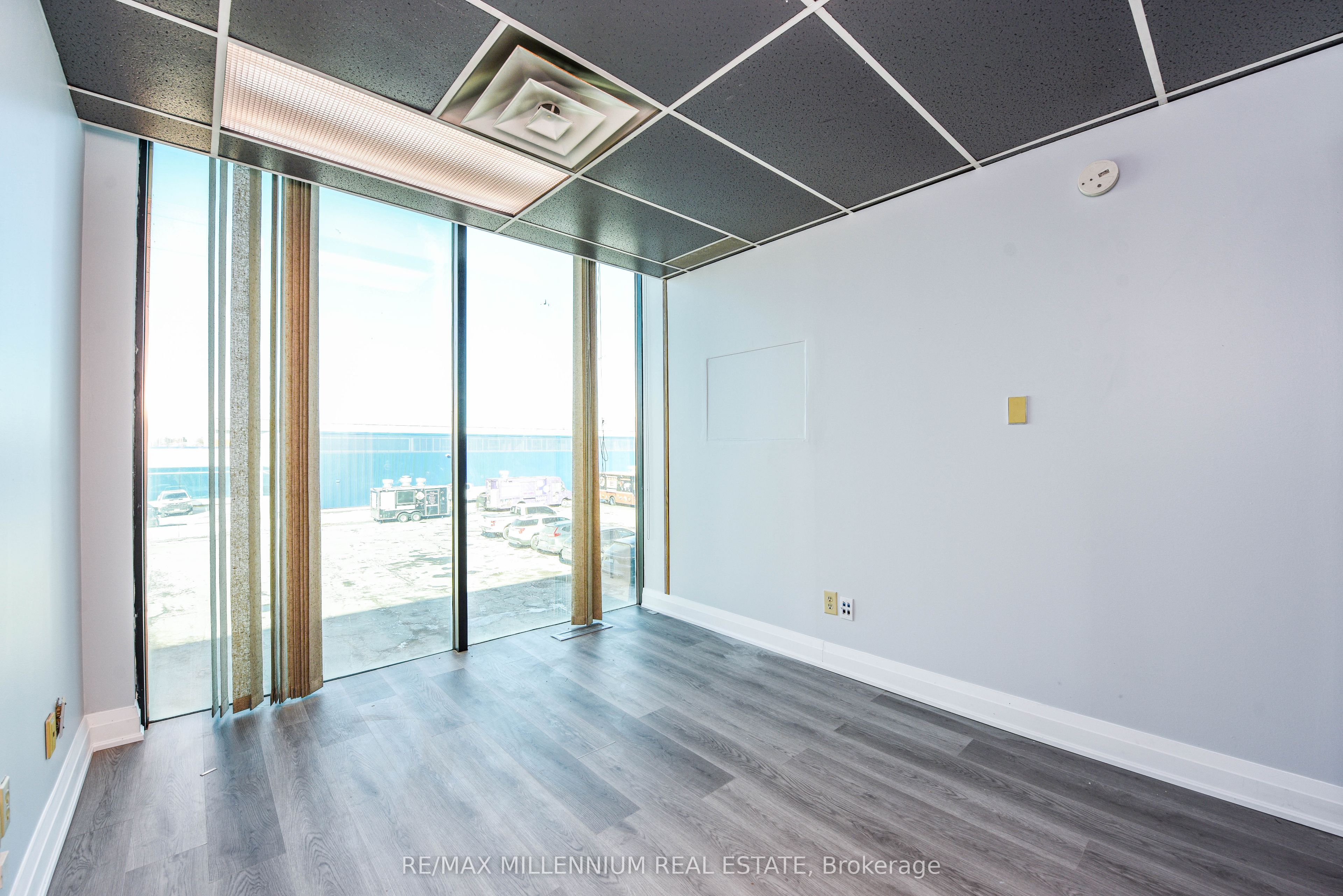 #224 - 1300 Steeles Avenue Property Photo 11