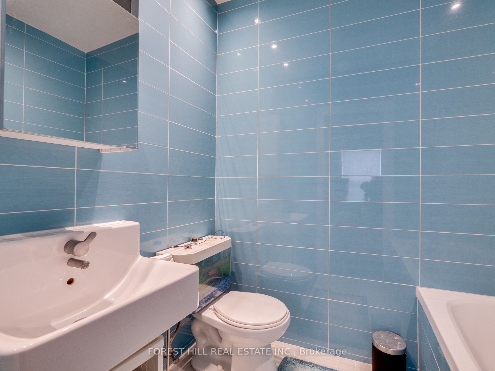 201 Queen Street Property Photo 27
