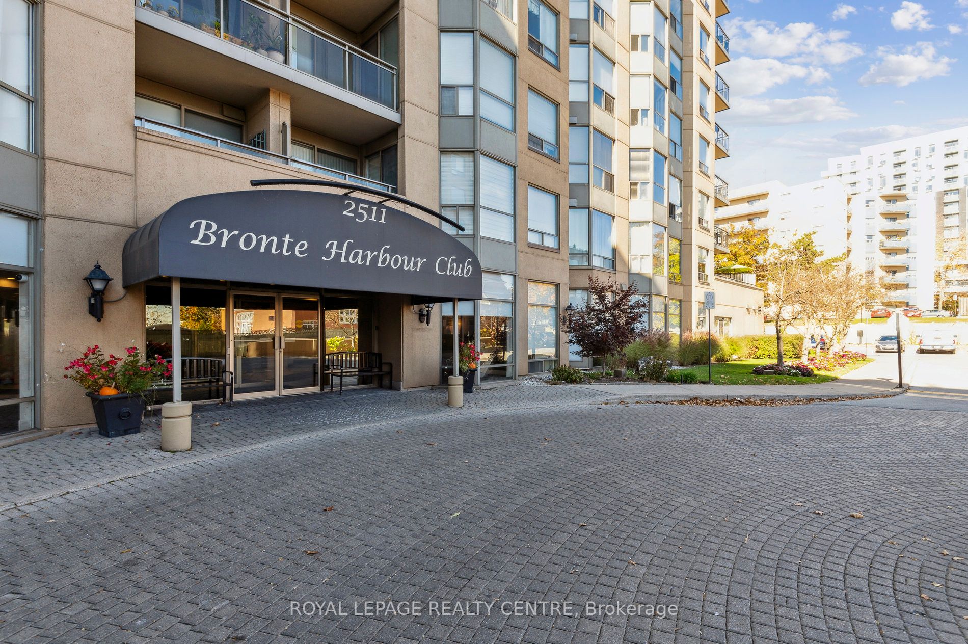 #606 - 2511 Lakeshore Road Property Photo 2