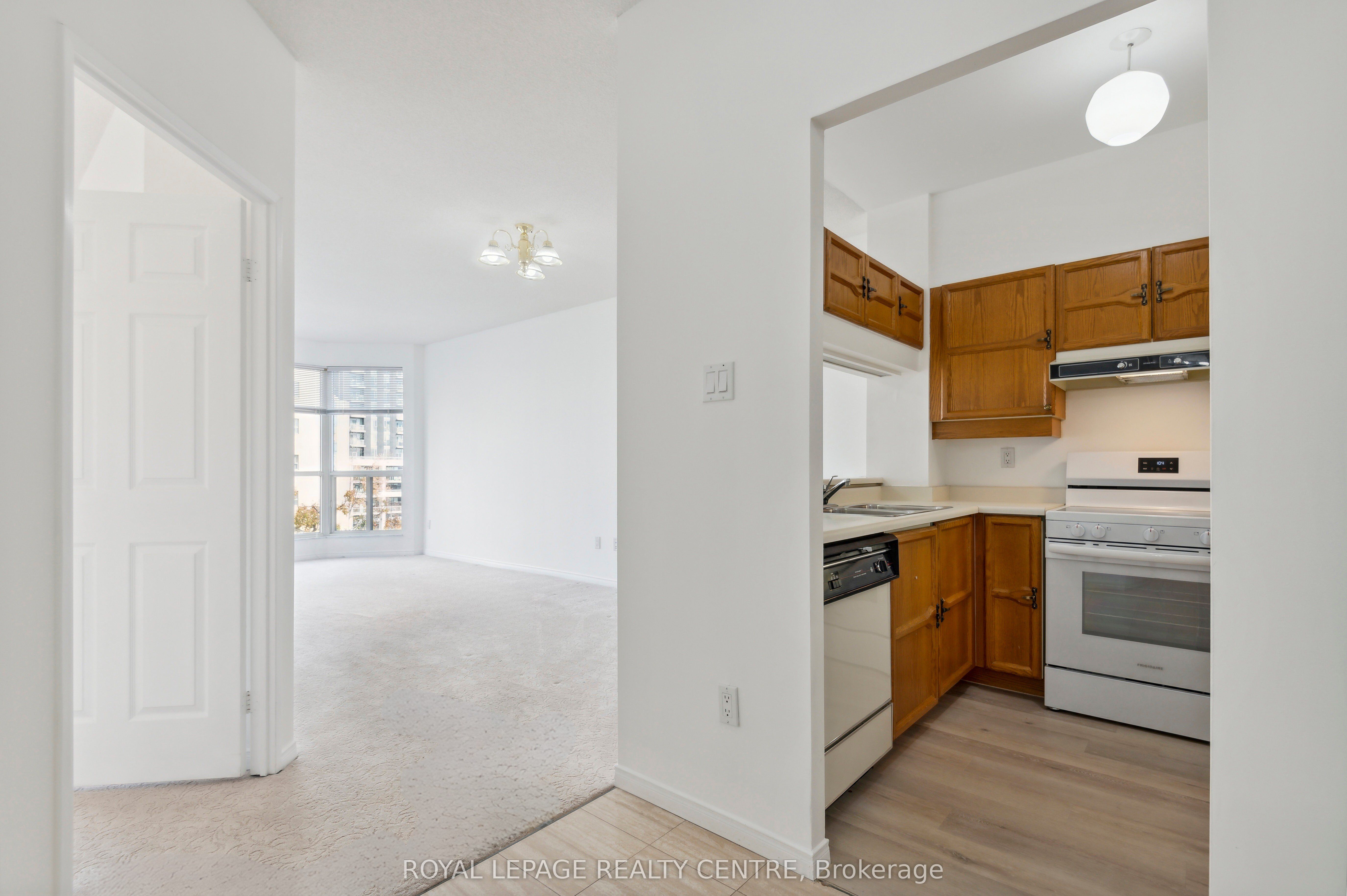 #606 - 2511 Lakeshore Road Property Photo 10