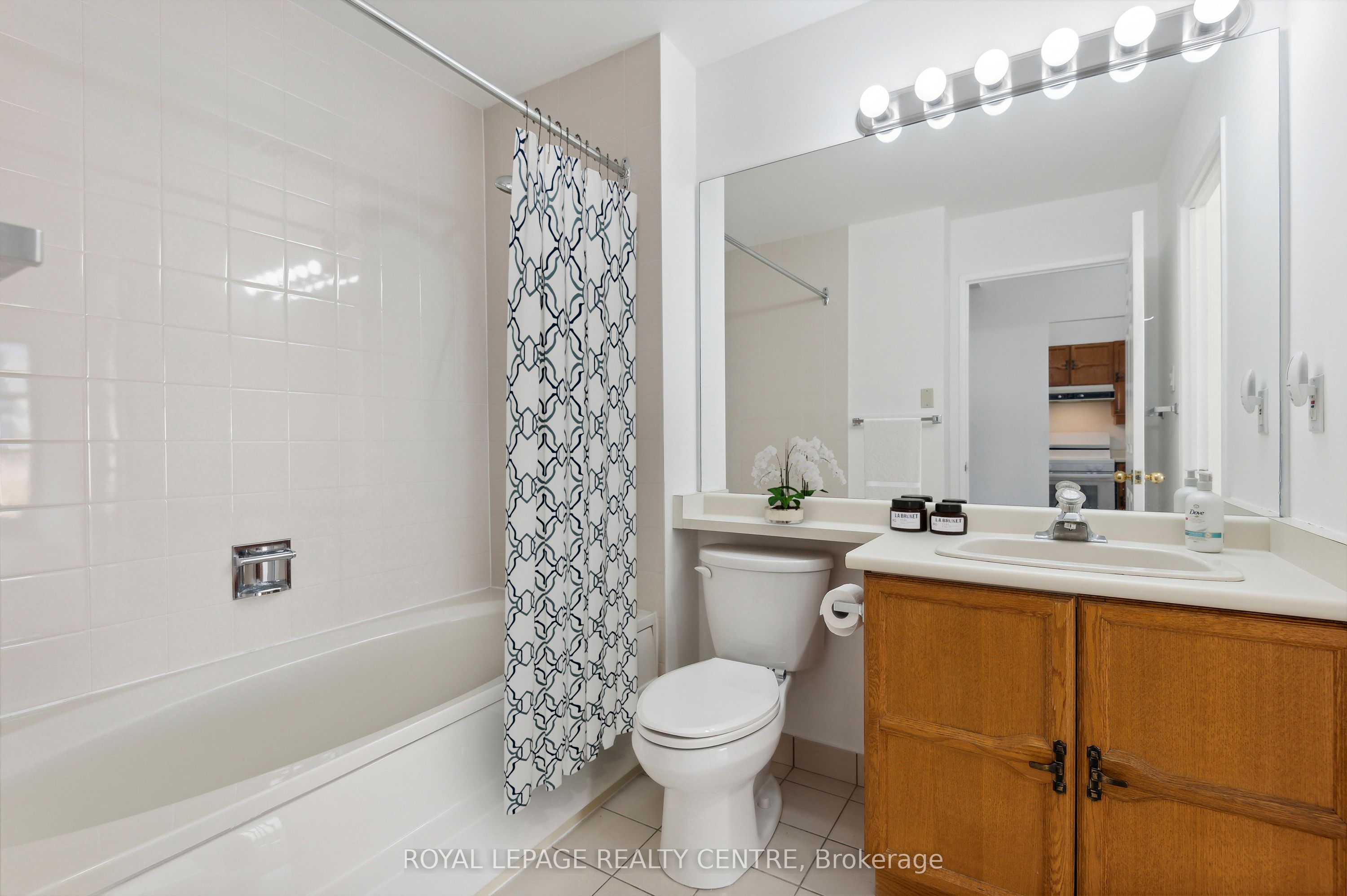 #606 - 2511 Lakeshore Road Property Photo 12