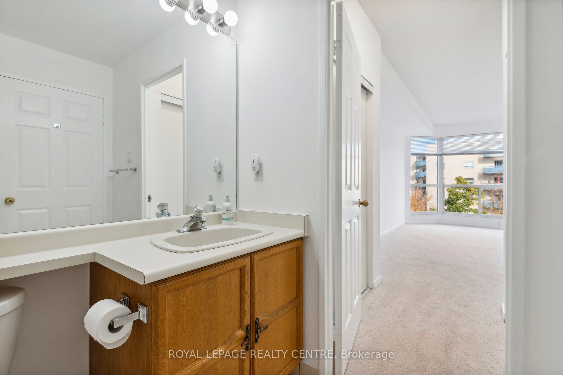 #606 - 2511 Lakeshore Road Property Photo 13