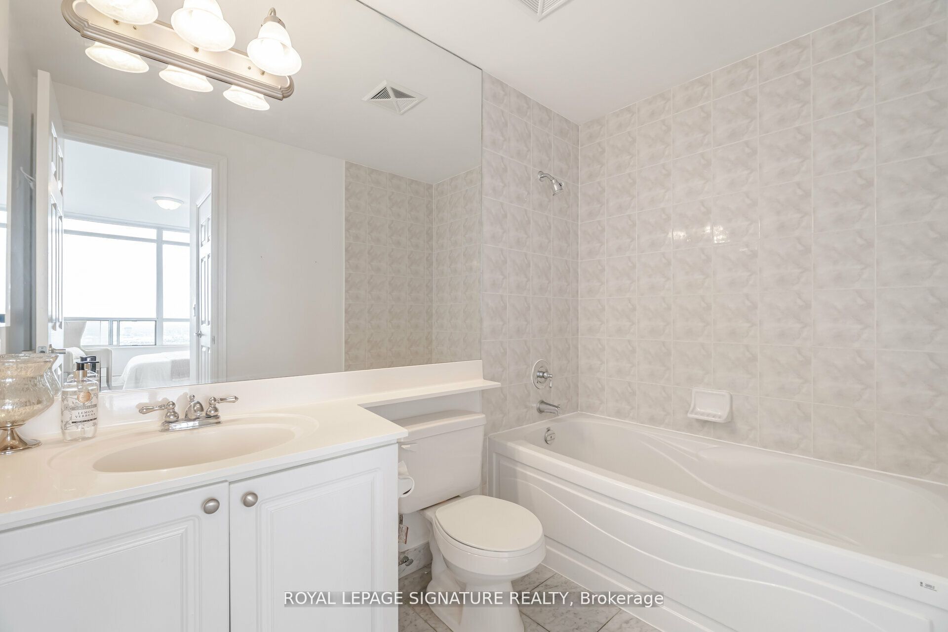 #3028 - 3888 Duke Of York Boulevard Property Photo 18