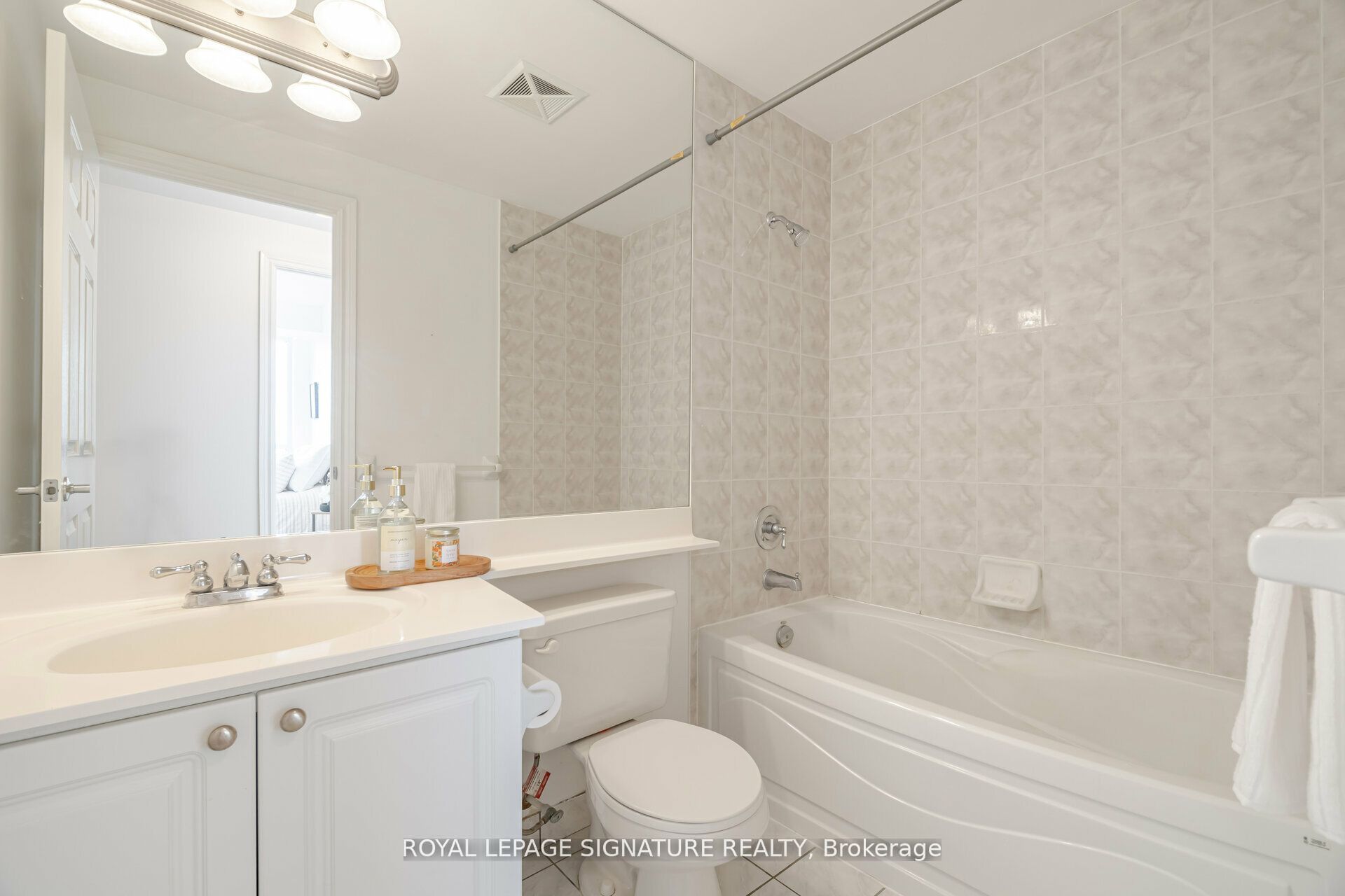 #3028 - 3888 Duke Of York Boulevard Property Photo 23