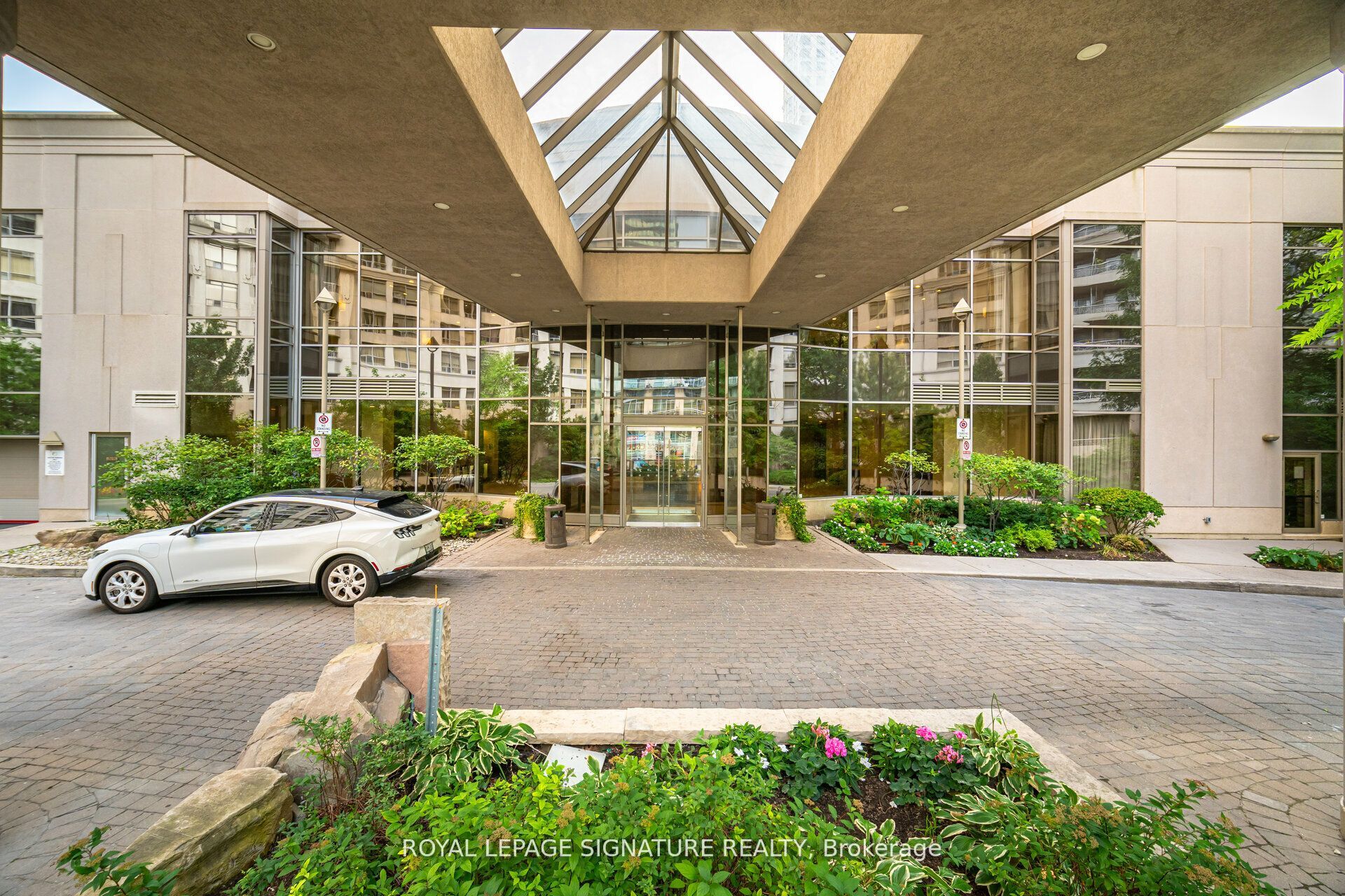#3028 - 3888 Duke Of York Boulevard Property Photo 29