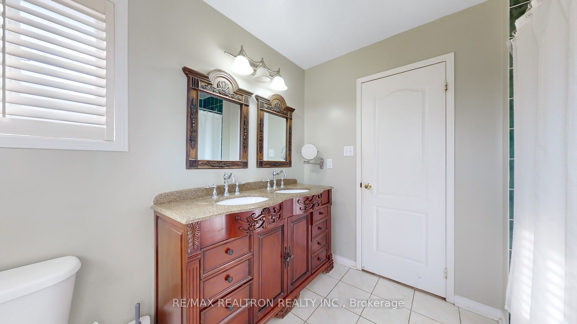 8 Waterdale Road Property Photo 22