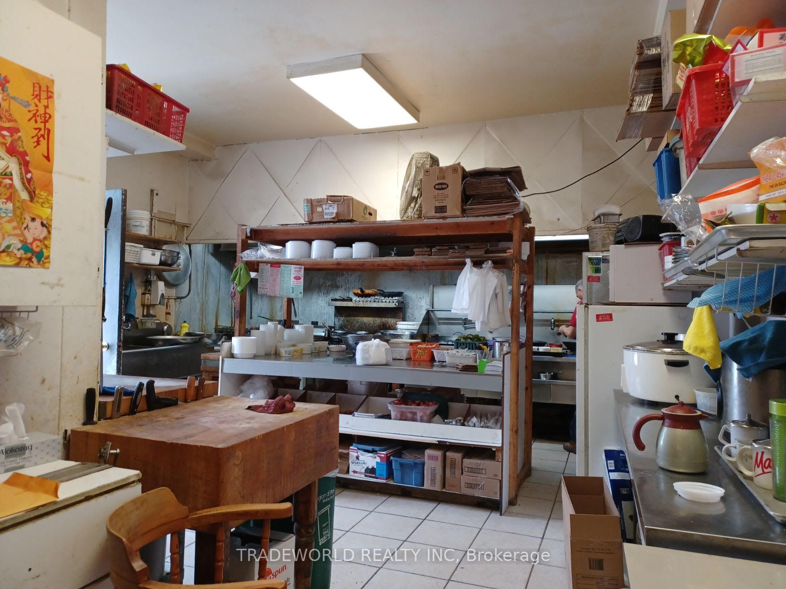 1260 The Queensway Property Photo 4