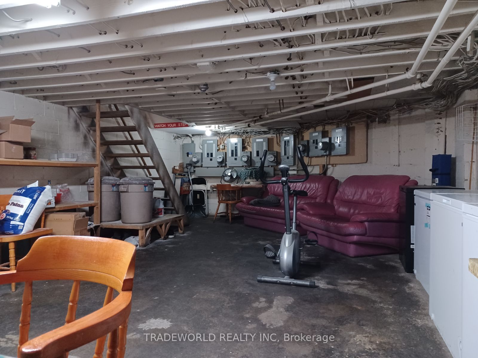 1260 The Queensway Property Photo 7